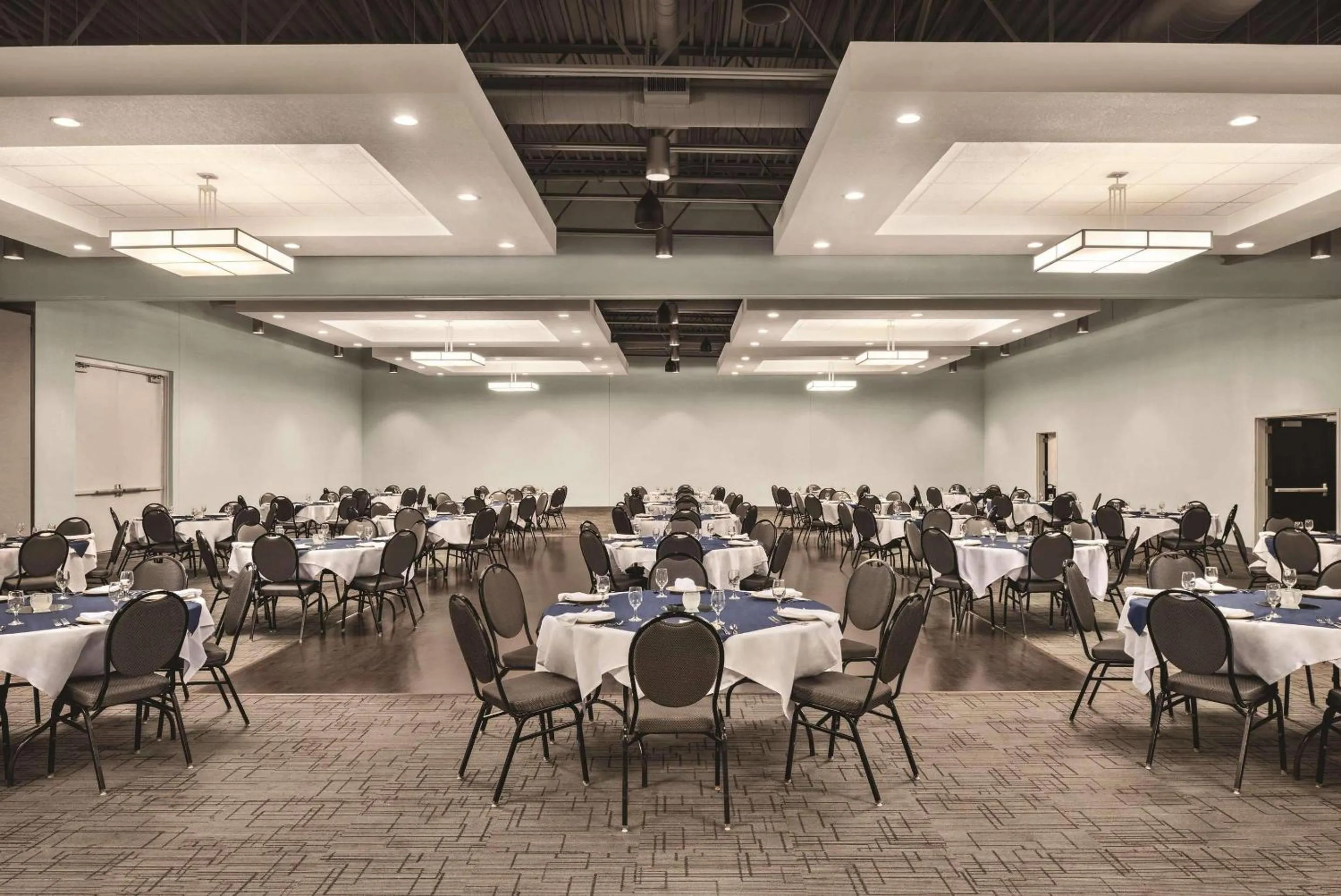 Meeting/conference room in Radisson Hotel and Conference Center Fond du Lac