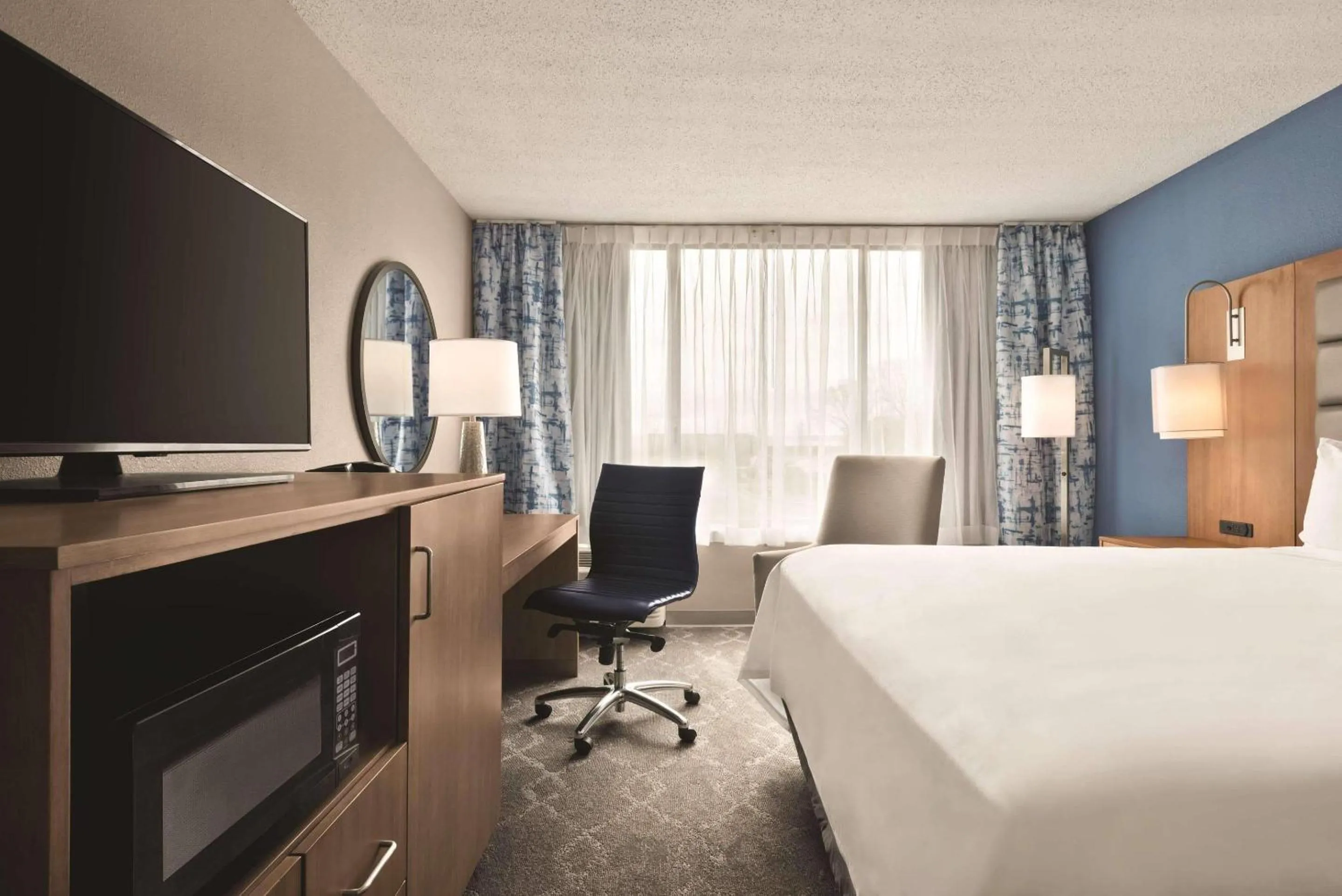 Bedroom, Bed in Radisson Hotel and Conference Center Fond du Lac