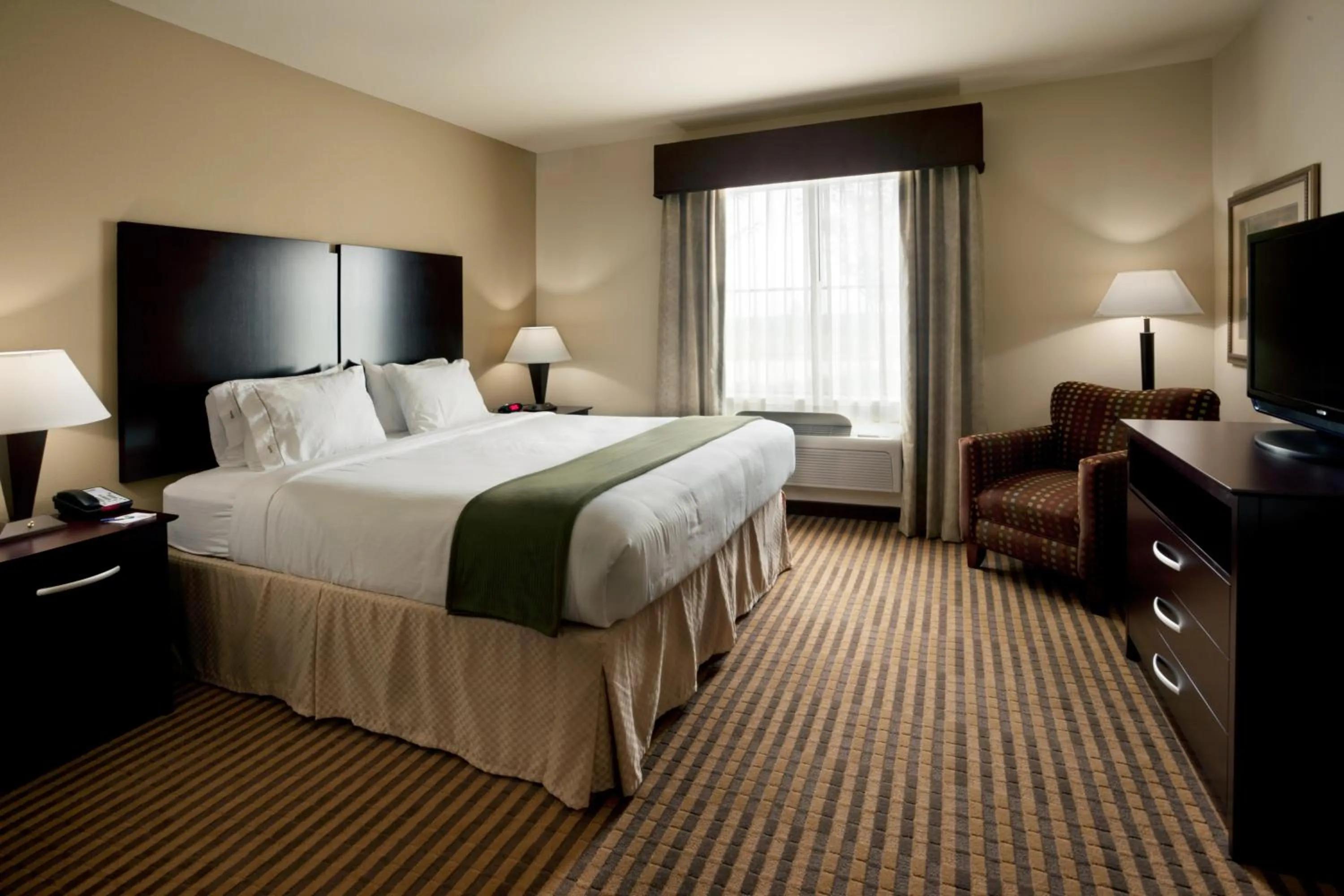 Photo of the whole room, Bed in Holiday Inn Express Marble Falls by IHG