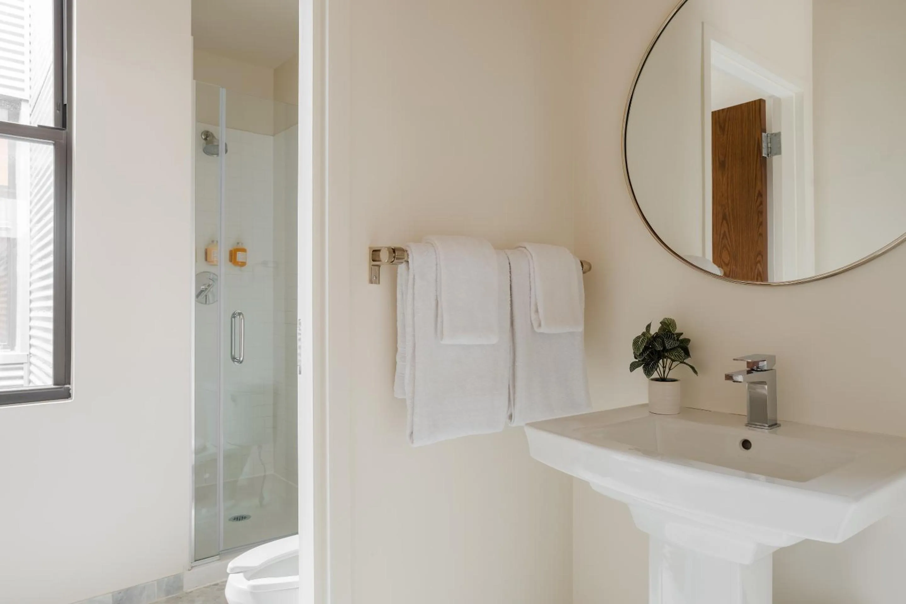 Shower in FOUND Hotel Chicago River North