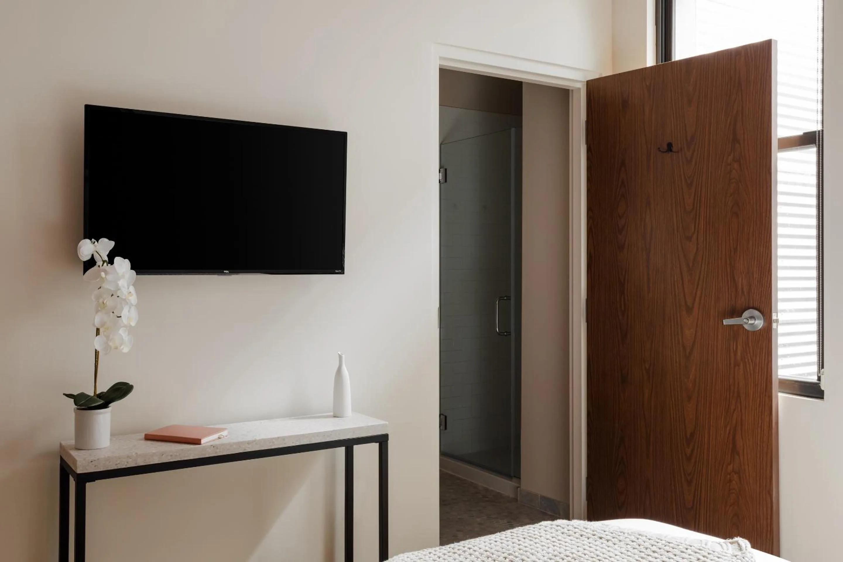 TV and multimedia, Bed in FOUND Hotel Chicago River North