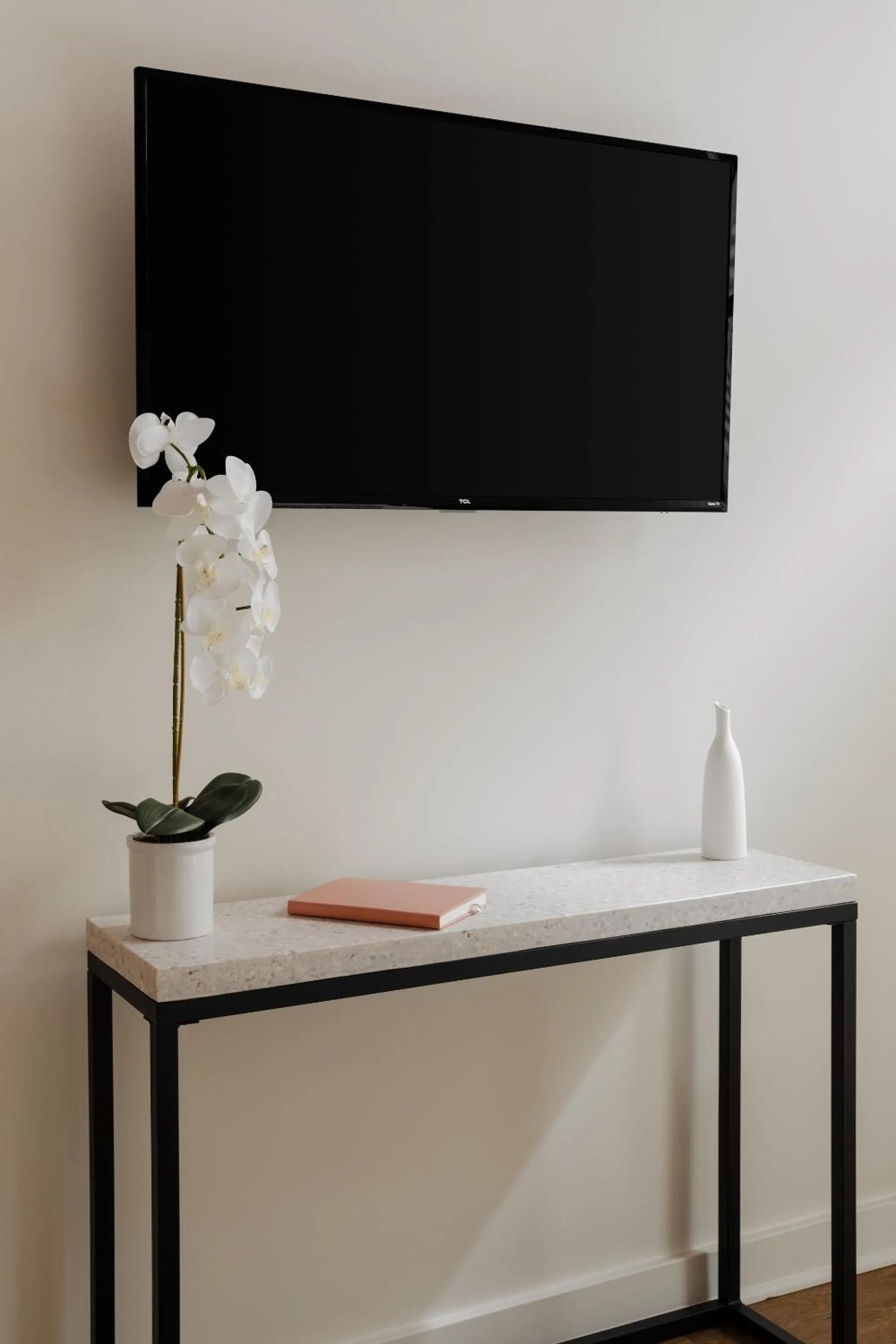 TV and multimedia in FOUND Hotel Chicago River North