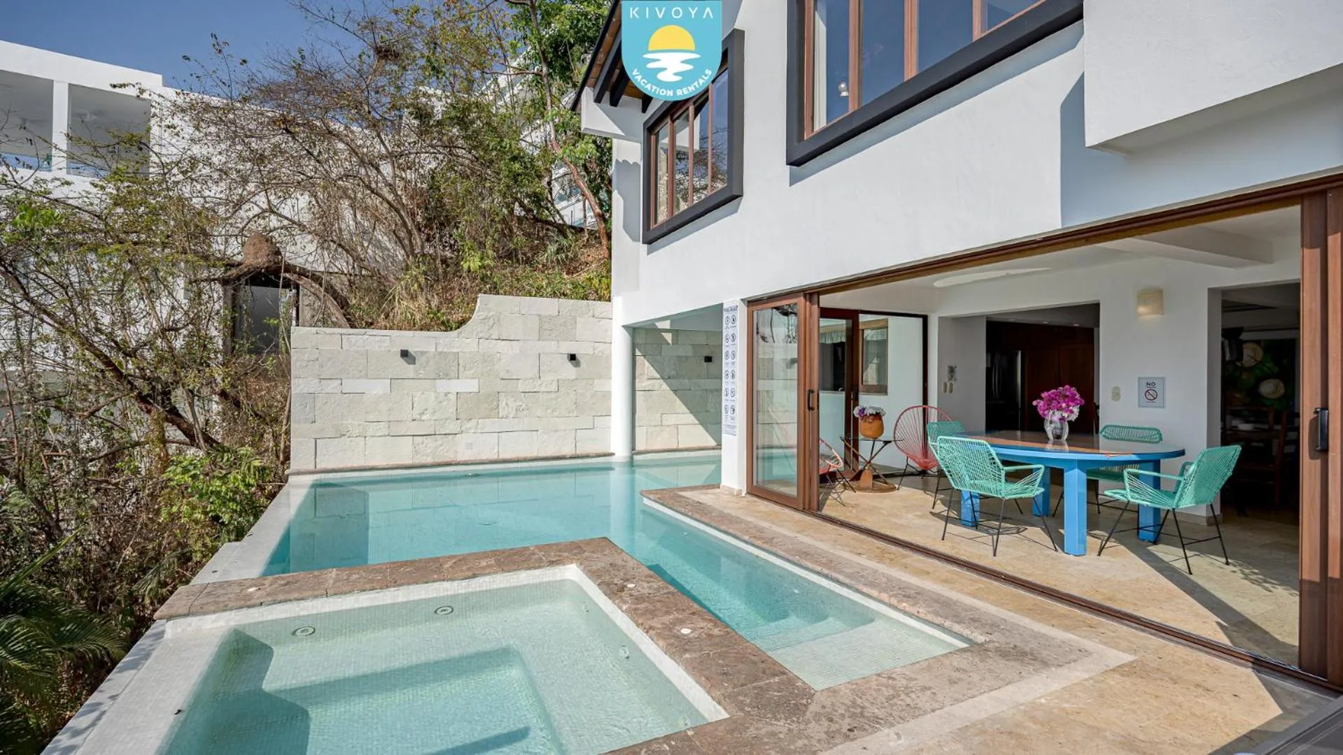 Patio in Casa Bahía Linda by Kivoya