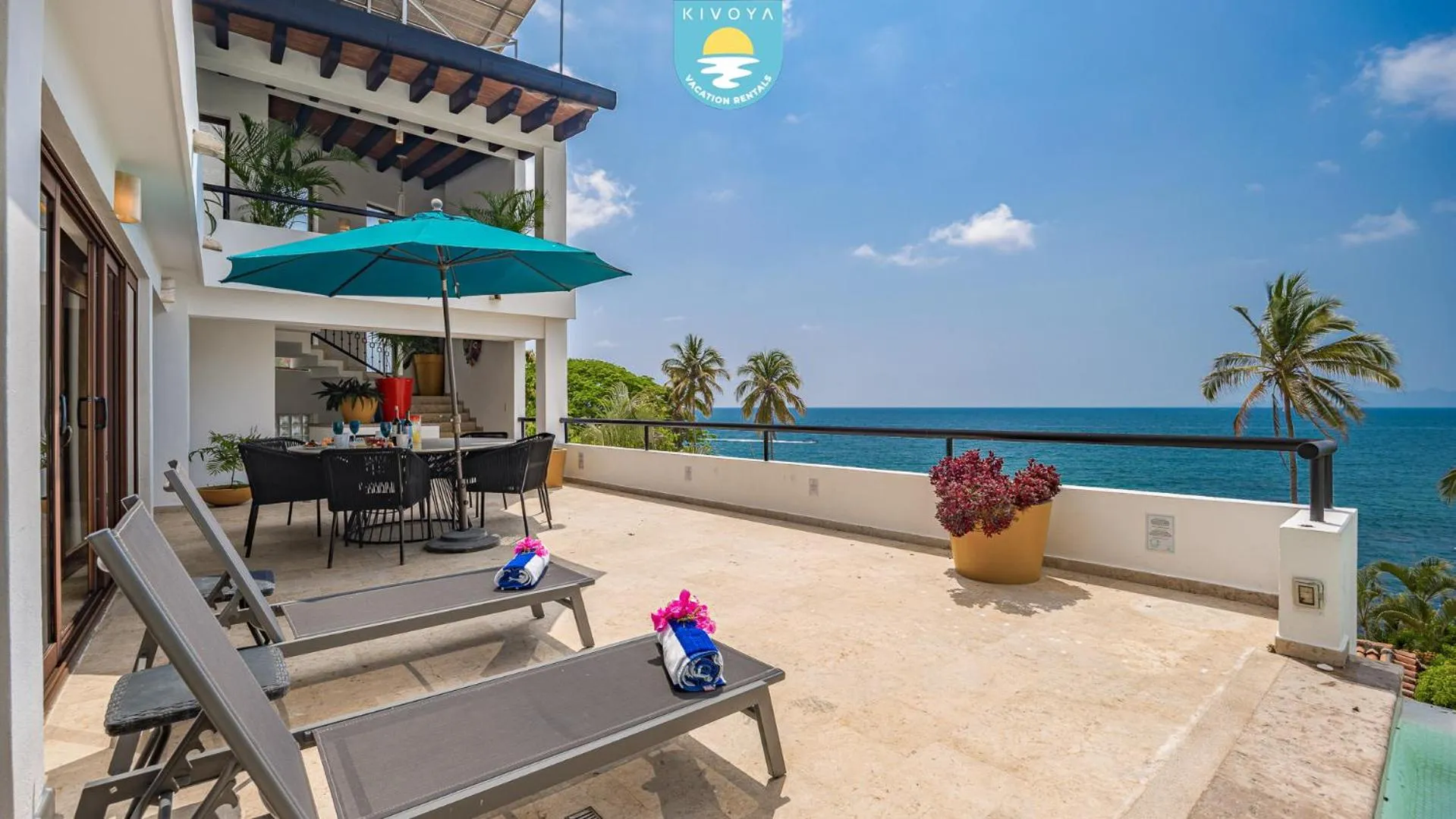 Patio in Casa Bahía Linda by Kivoya