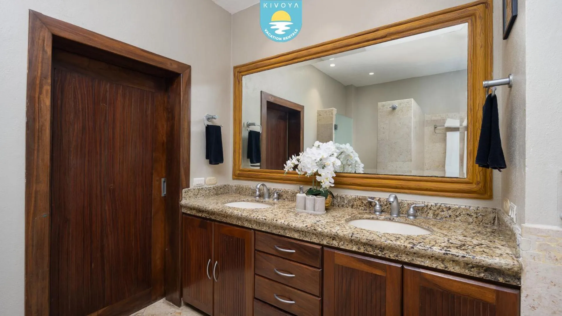 Bathroom in Casa Bahía Linda by Kivoya