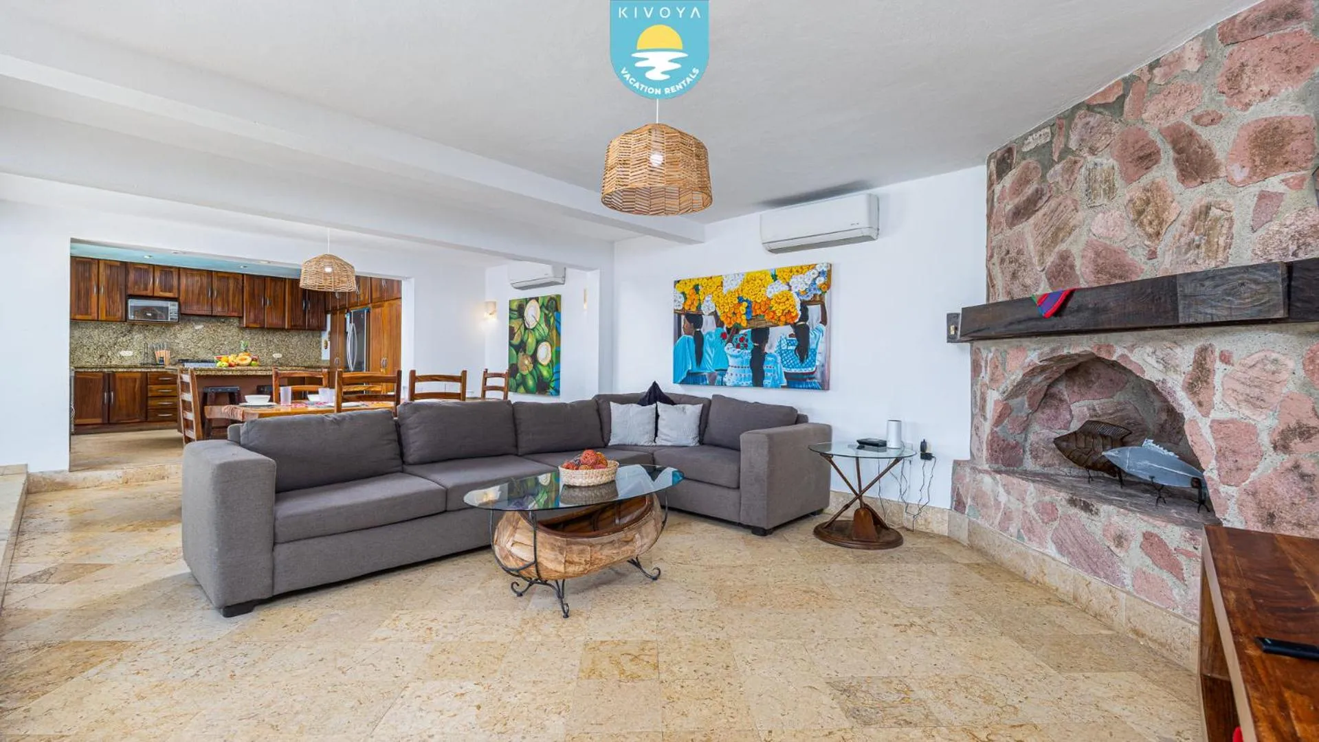 Living room in Casa Bahía Linda by Kivoya