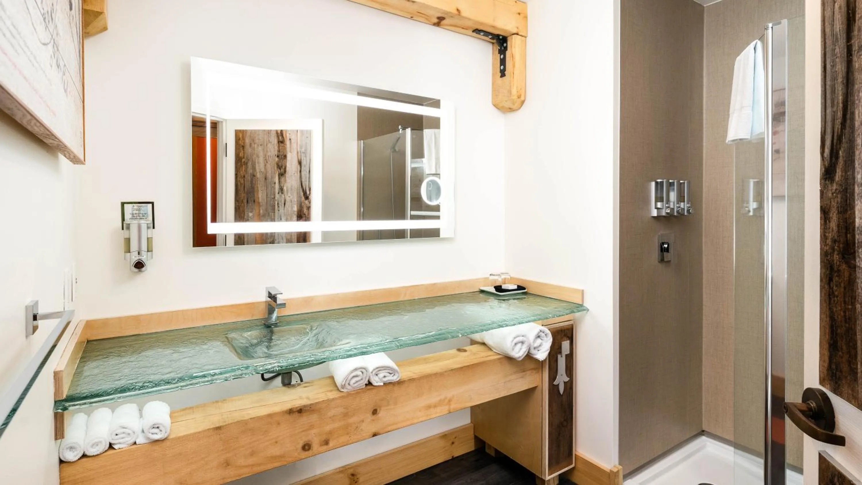 Shower in Le Baluchon Éco-villégiature