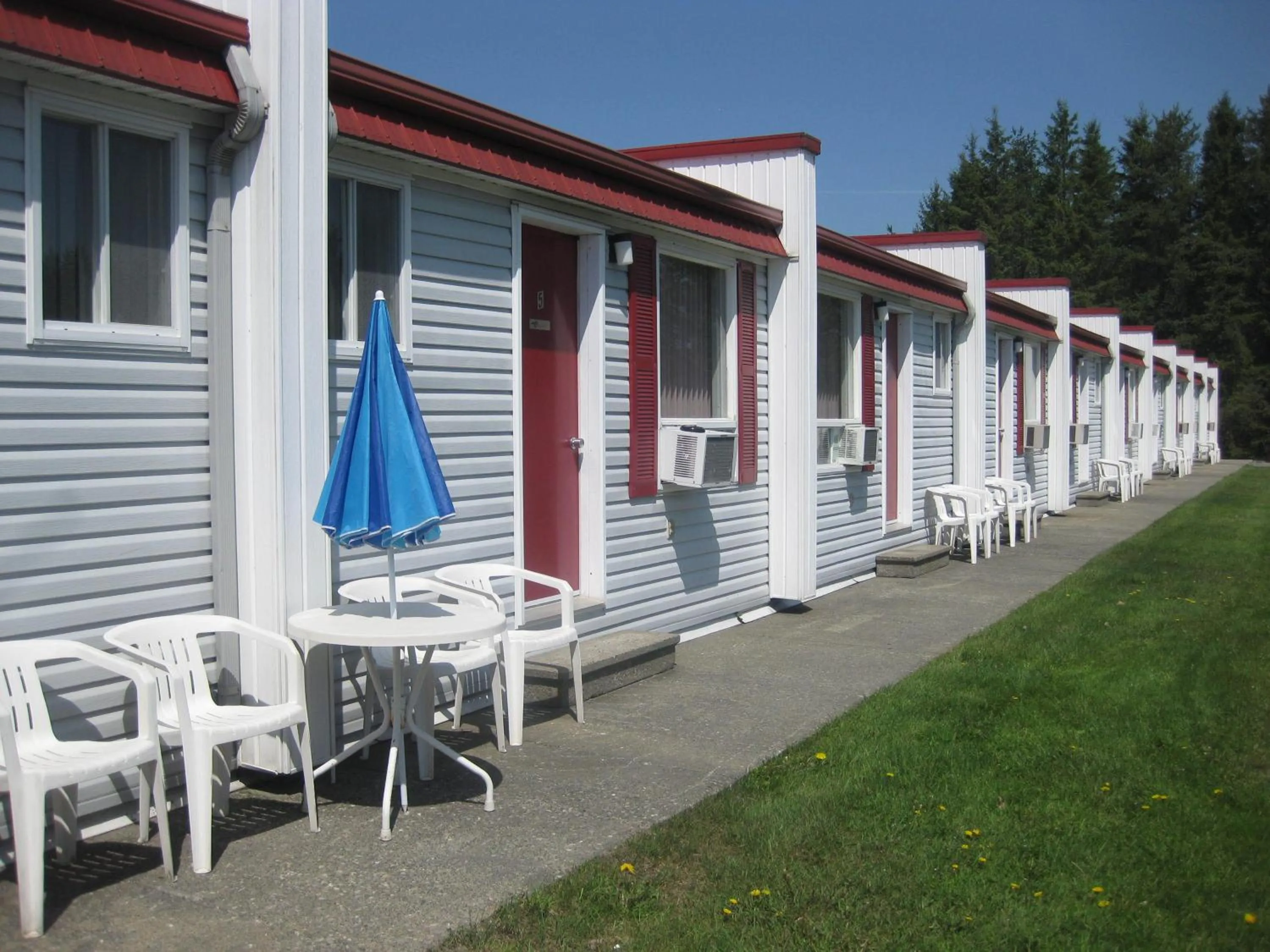 Facade/entrance in Motel de la Pente Douce