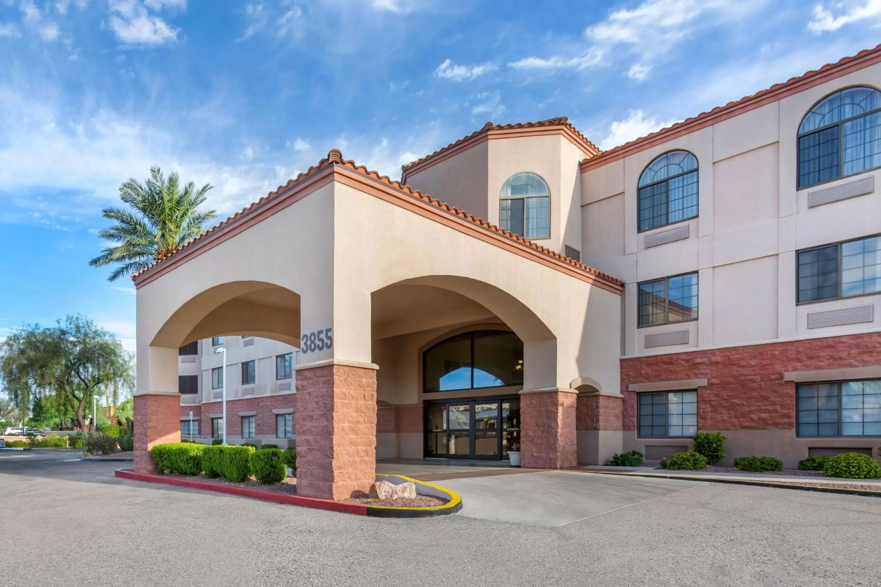 Property building in Hilton Vacation Club Varsity Club Tucson