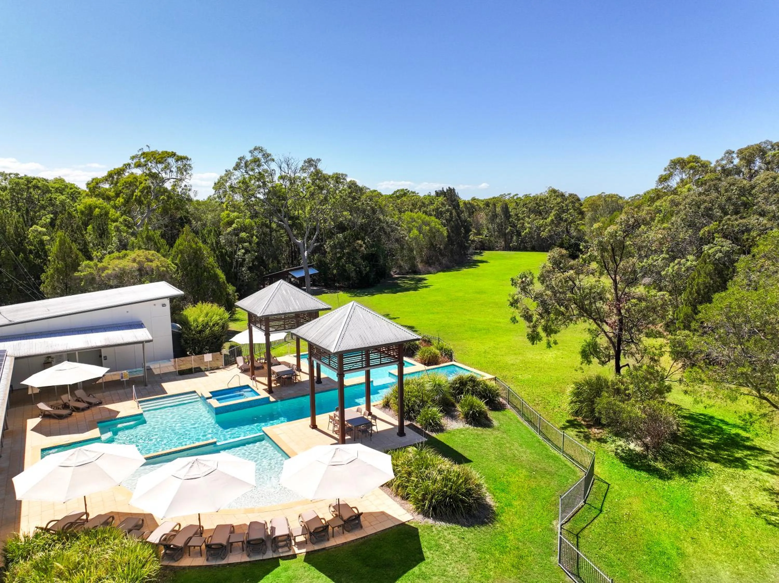 Swimming pool in Beach Road Holiday Homes