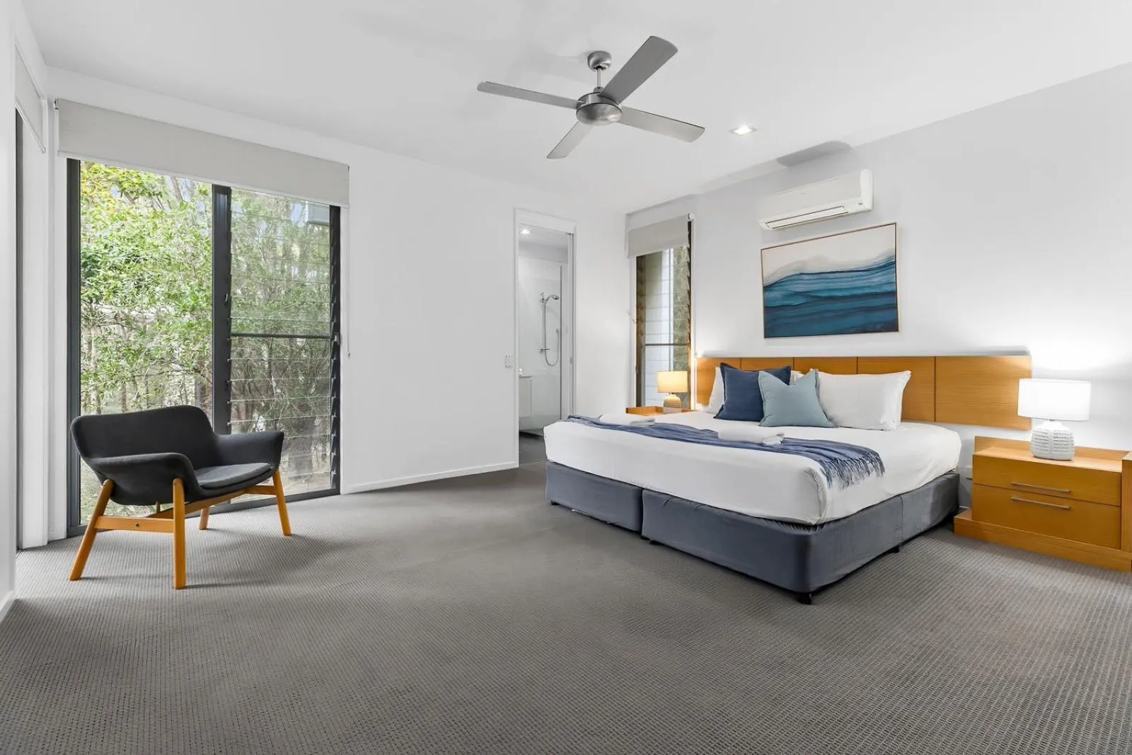 Bed in Beach Road Holiday Homes