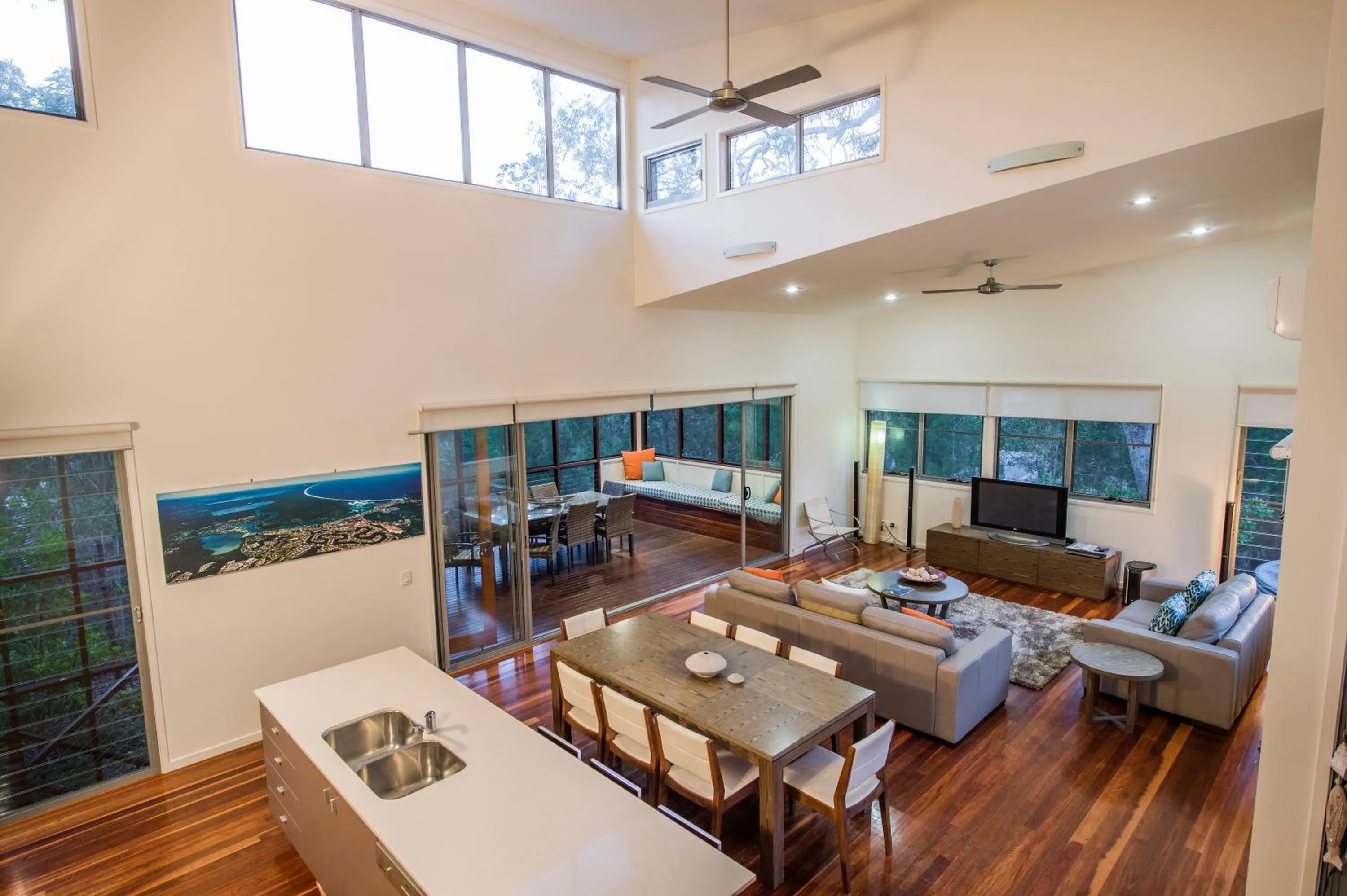 Kitchen or kitchenette, Bed in Beach Road Holiday Homes