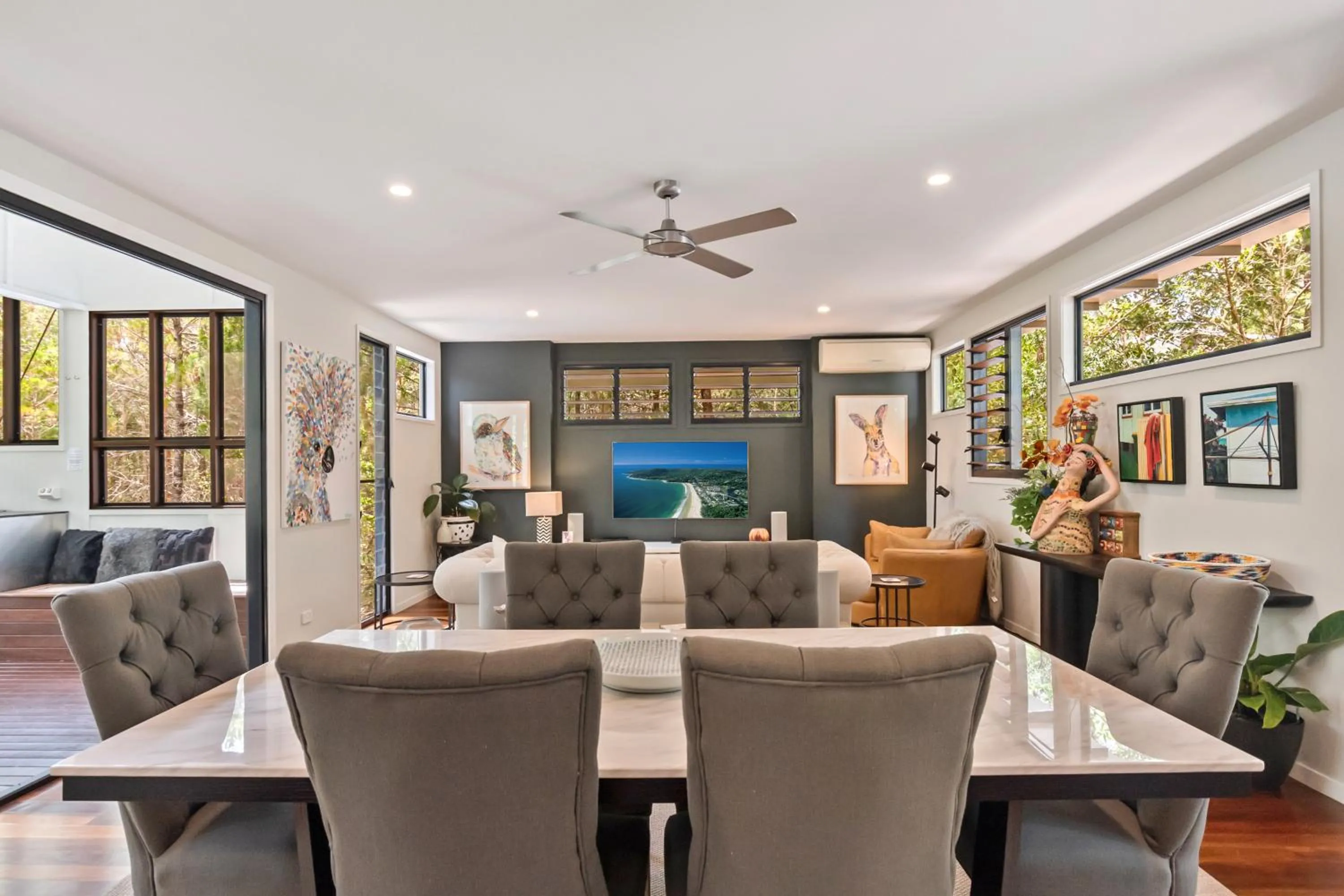 Dining area in Beach Road Holiday Homes