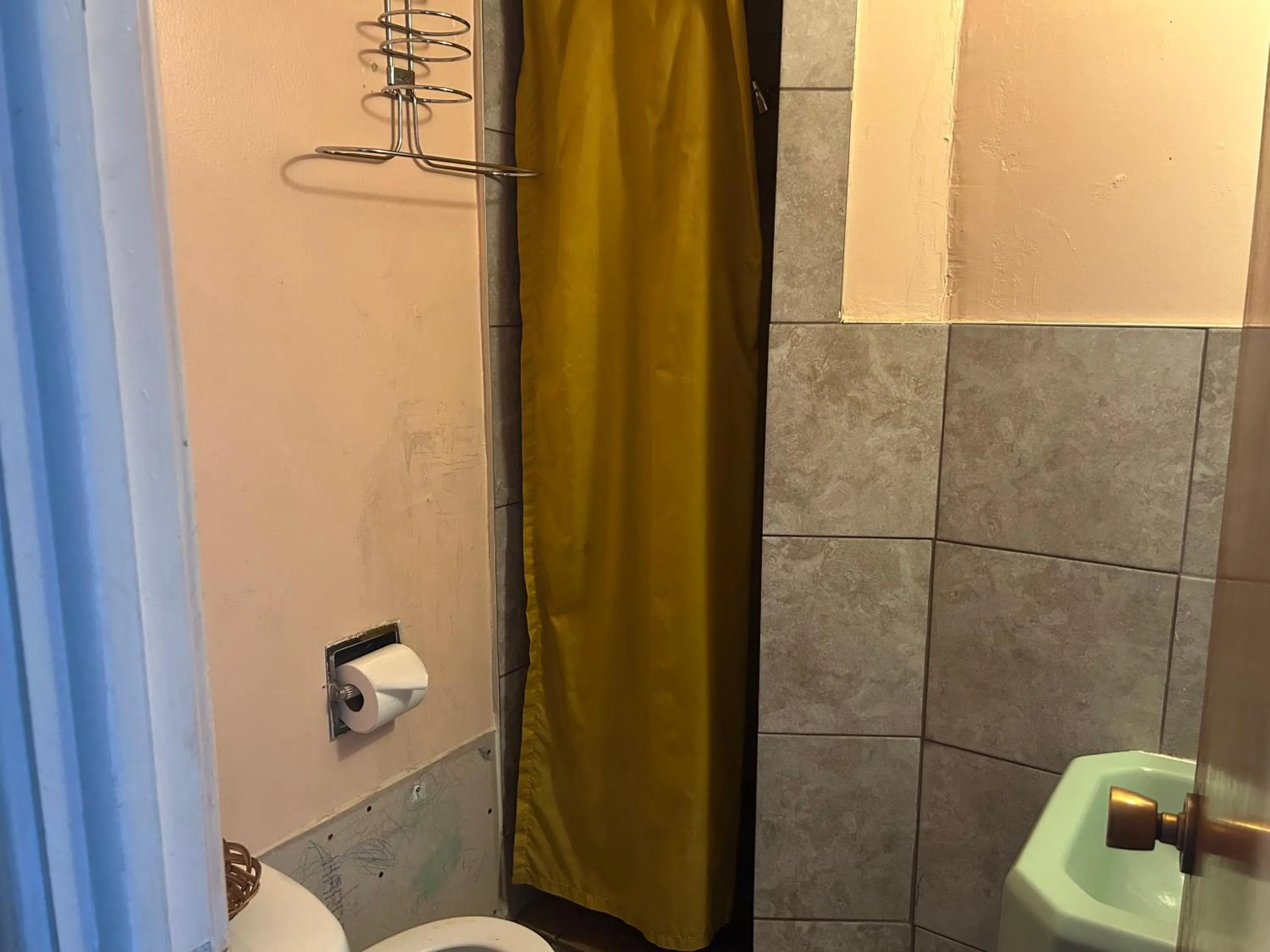 Bathroom in Oregon Trail Motel By Townhouse Ontario OR