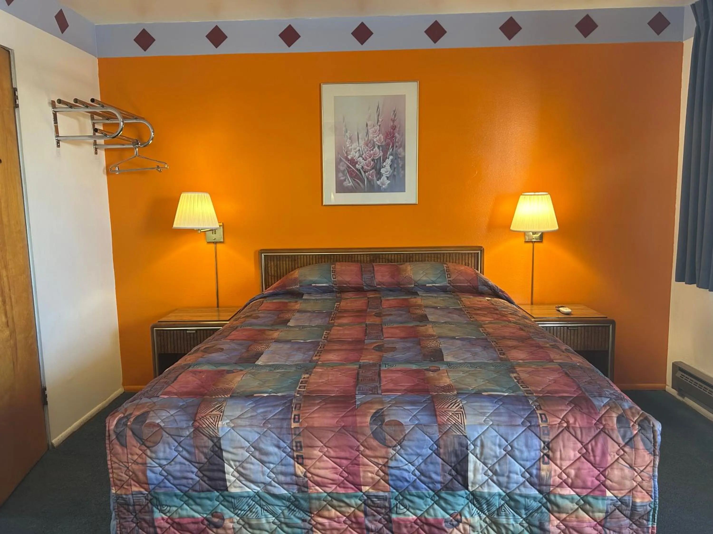 Bedroom in Oregon Trail Motel By Townhouse Ontario OR