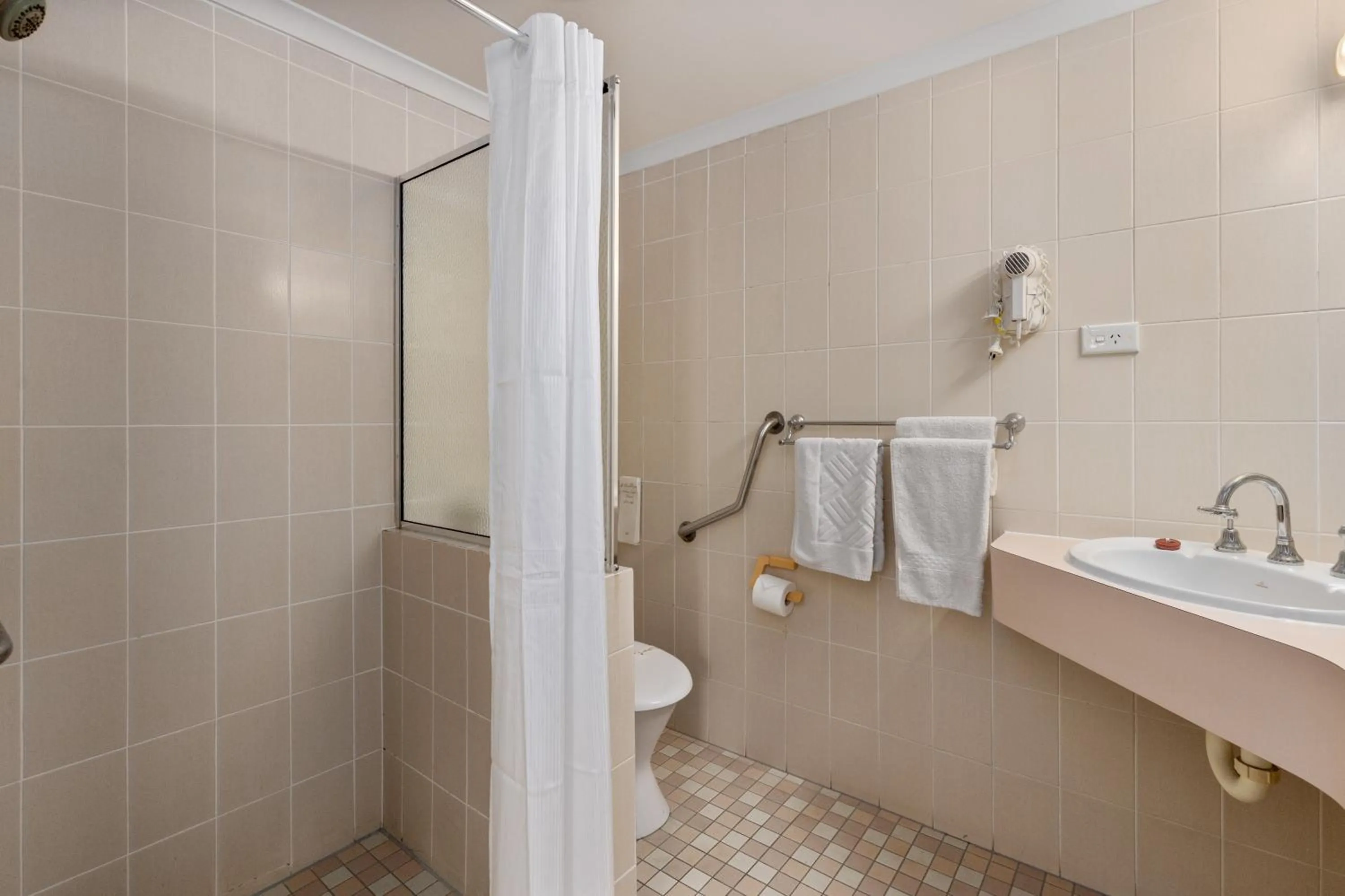 Bathroom in Motel Miramar