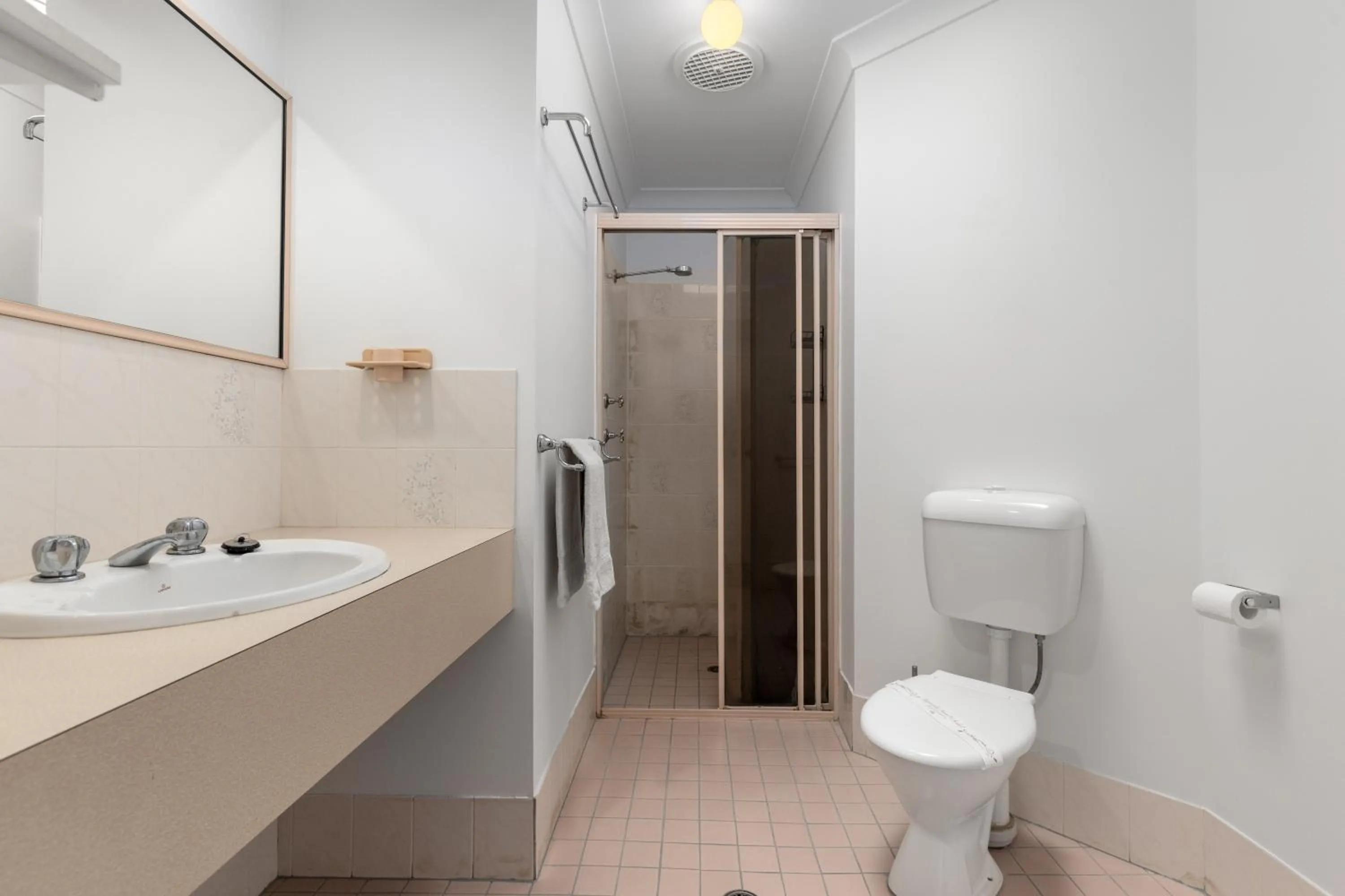 Bathroom in Motel Miramar