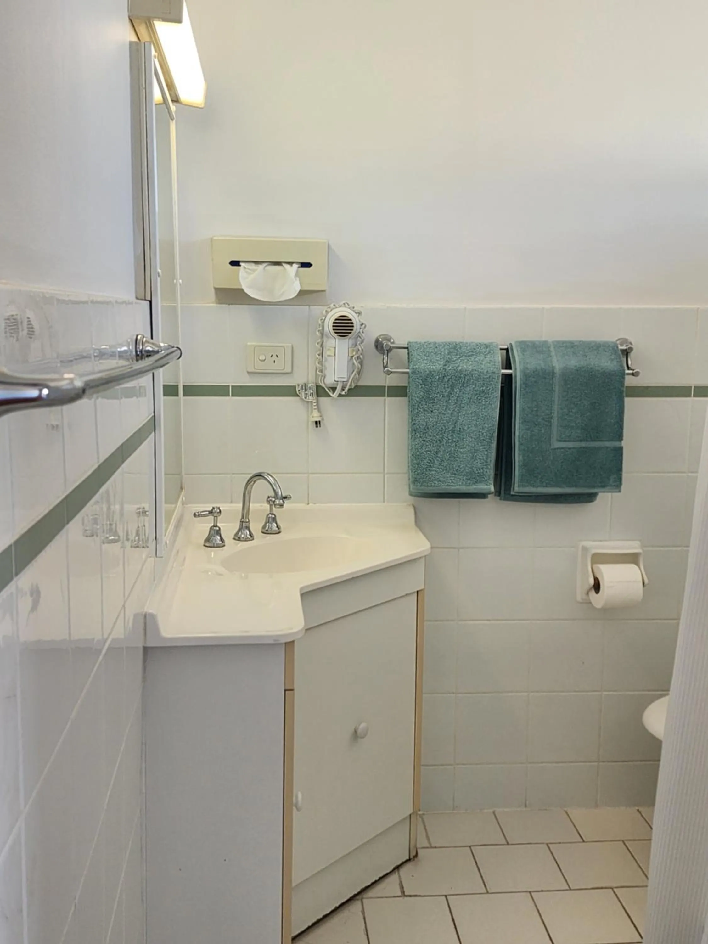 Bathroom in Motel Miramar