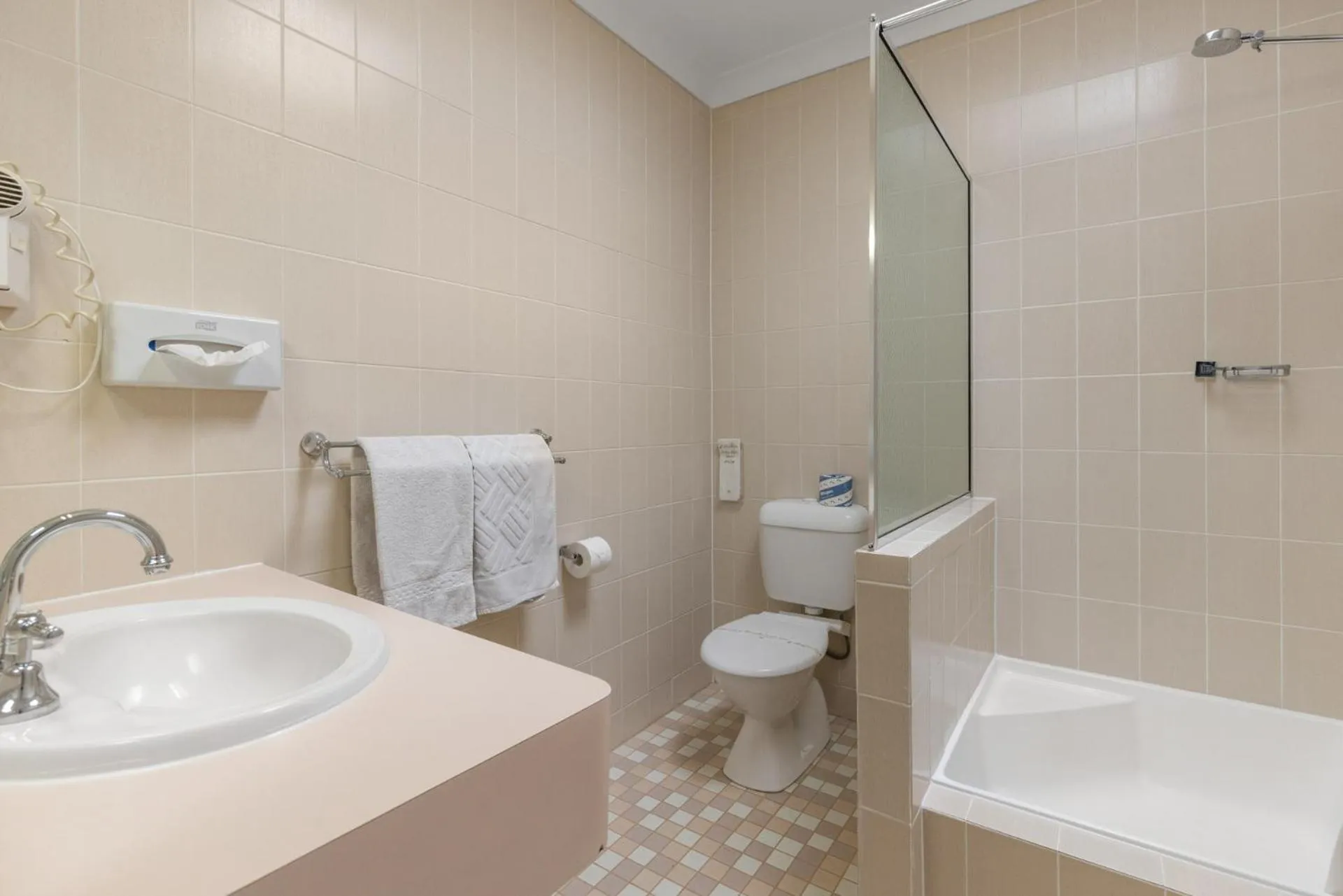 Bathroom in Motel Miramar