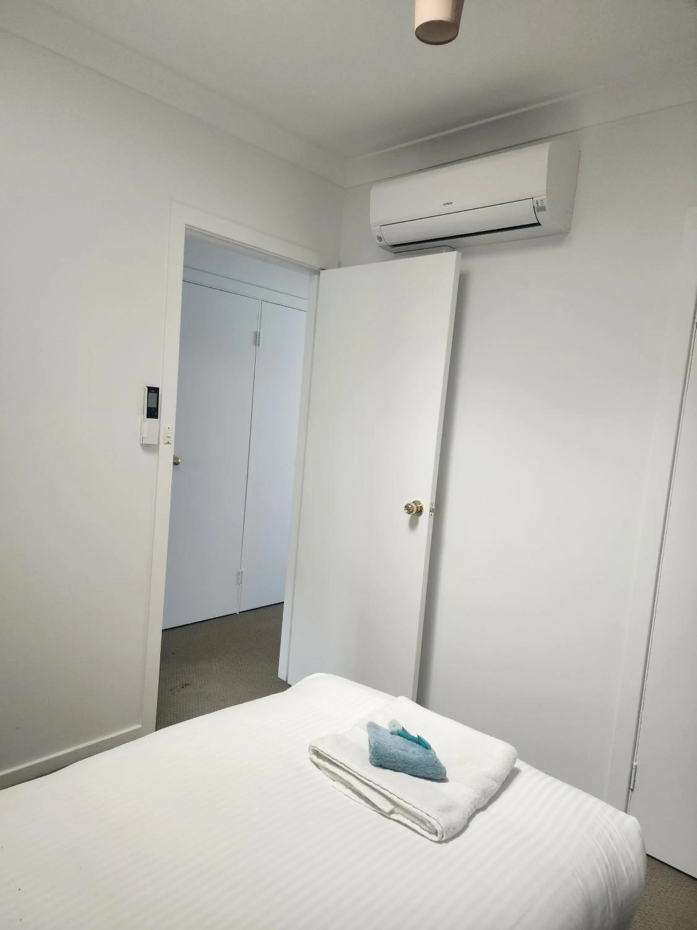 Bedroom, Bed in Motel Miramar