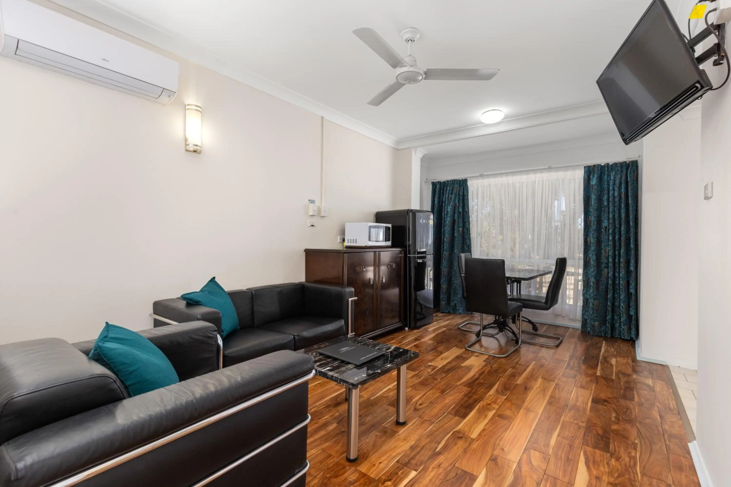 Seating area in Motel Miramar