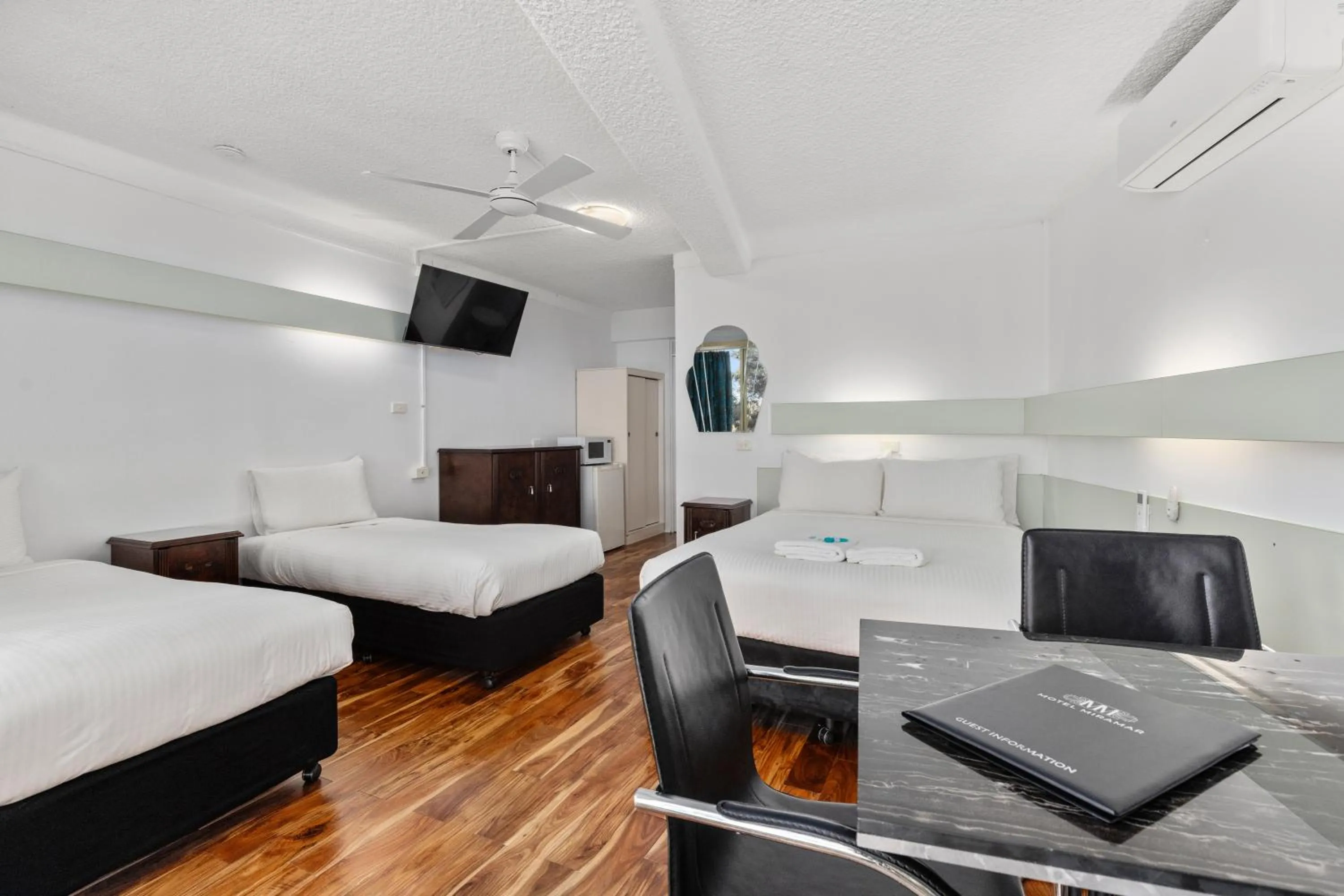 Photo of the whole room, Bed in Motel Miramar