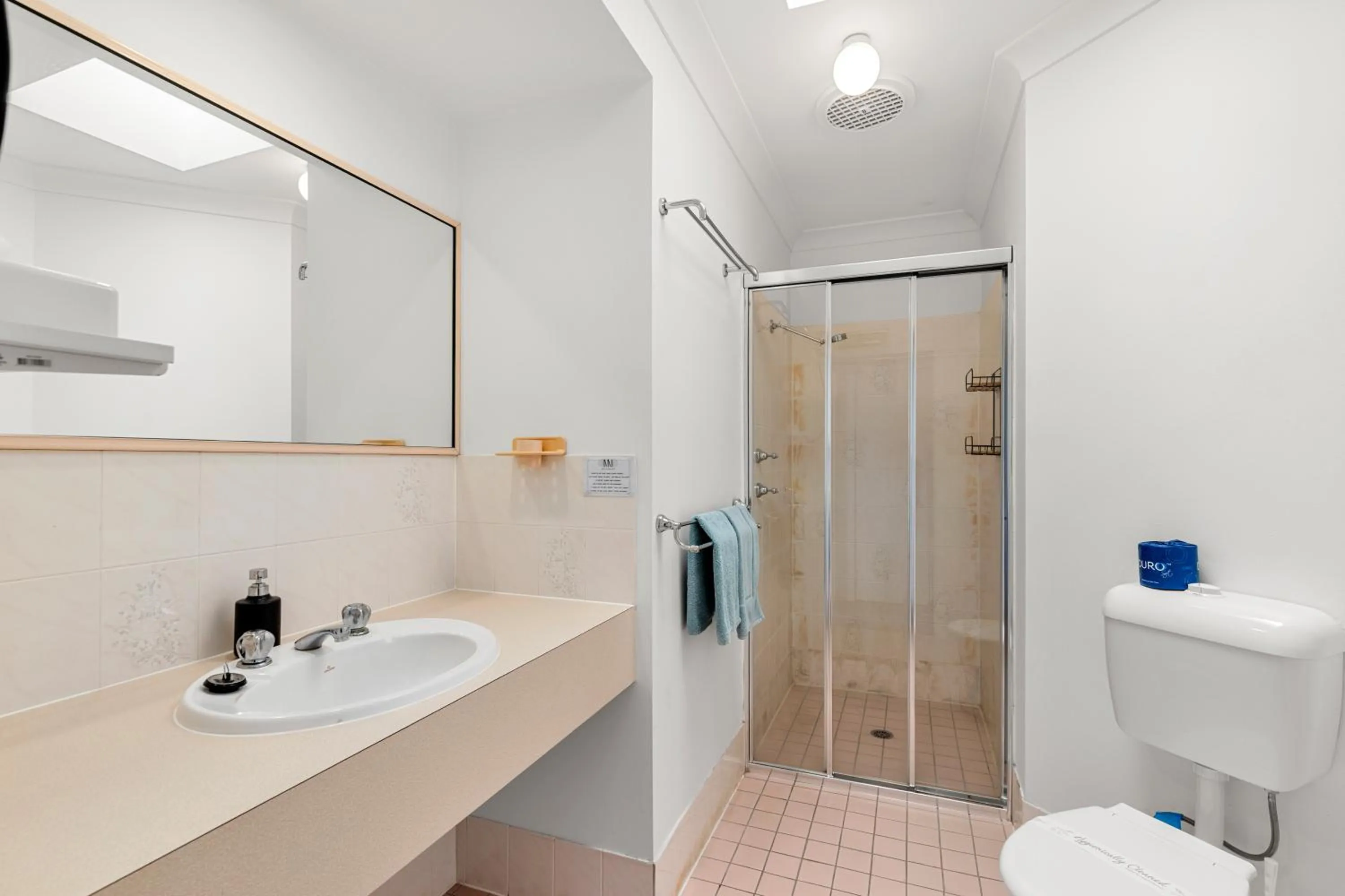 Bathroom in Motel Miramar