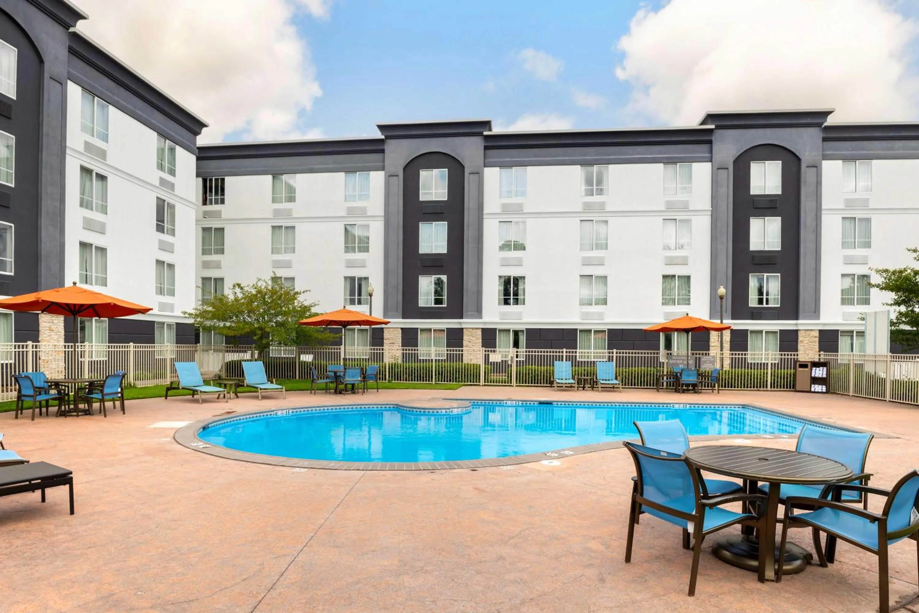 Pool view in Best Western Premier Richmond City Gateway