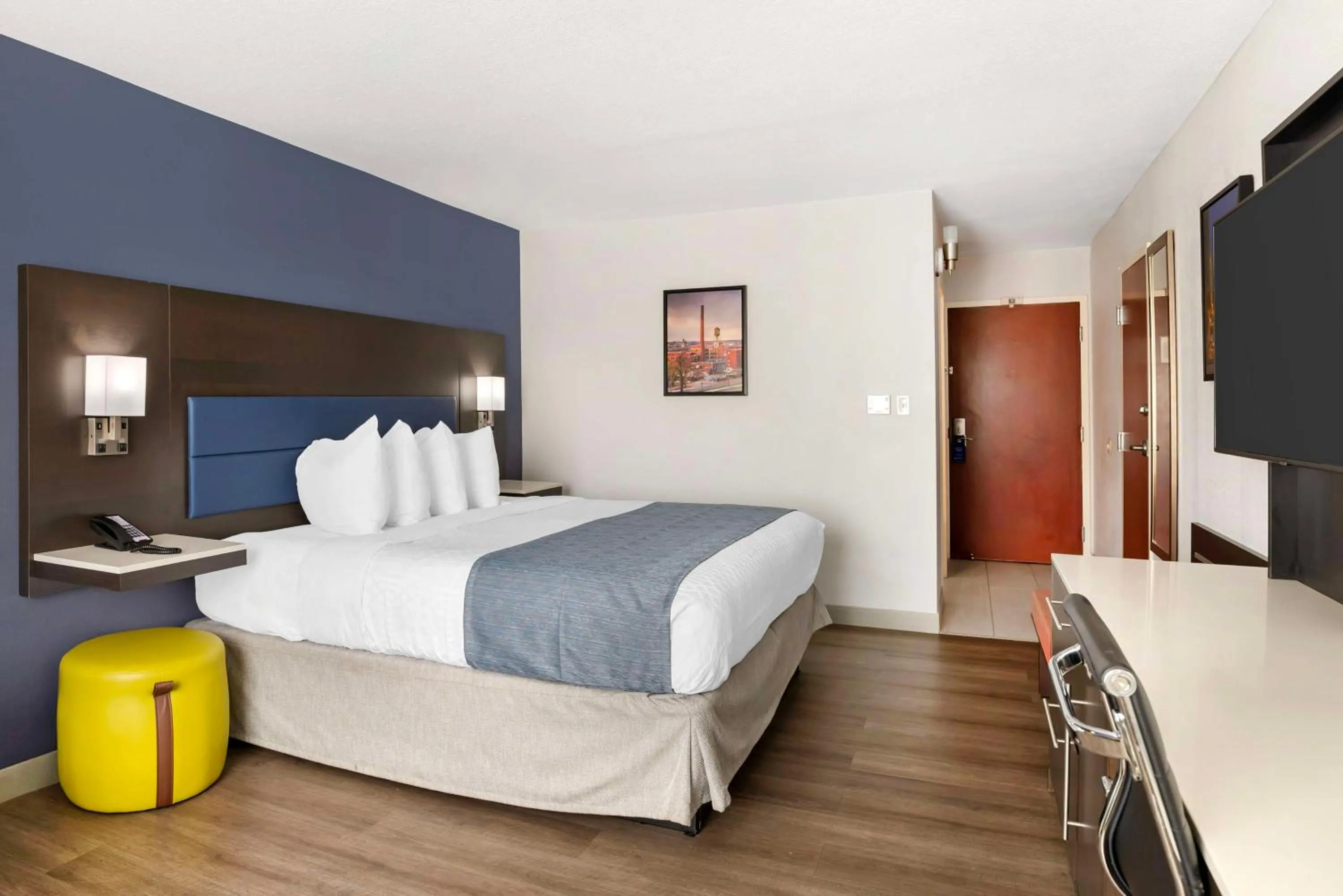 Bedroom, Bed in Best Western Premier Richmond City Gateway