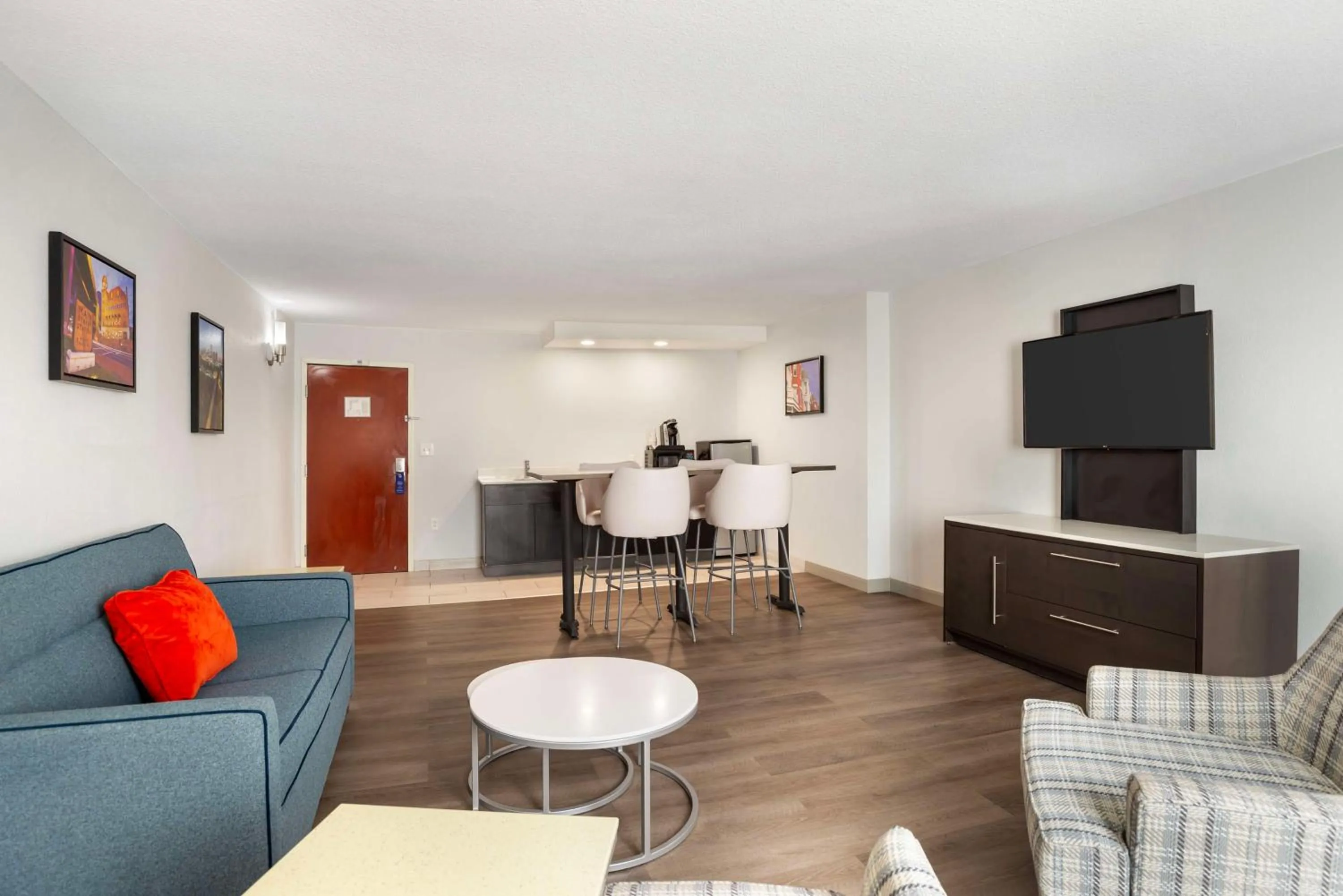 Bedroom in Best Western Premier Richmond City Gateway