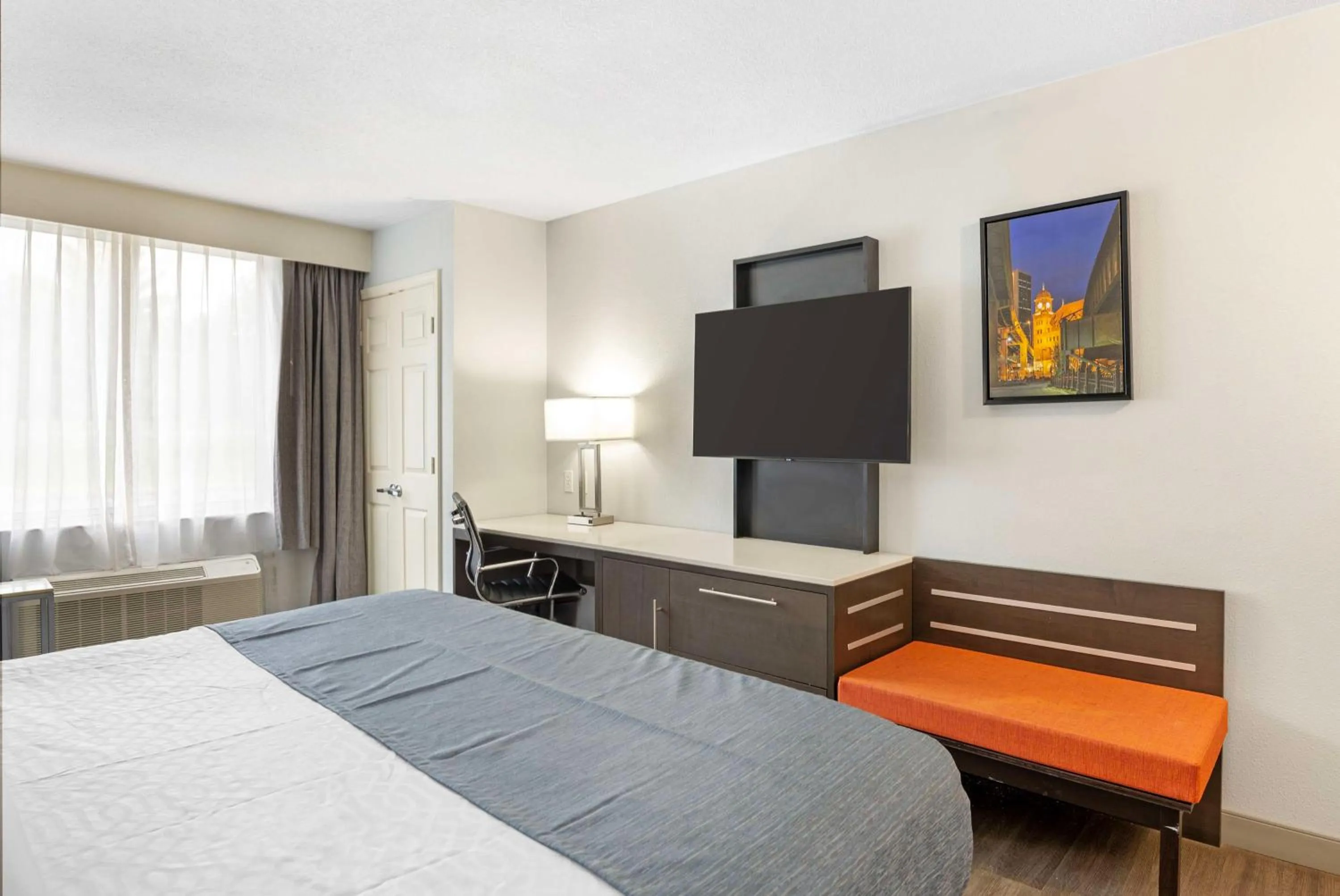 Bedroom, Bed in Best Western Premier Richmond City Gateway