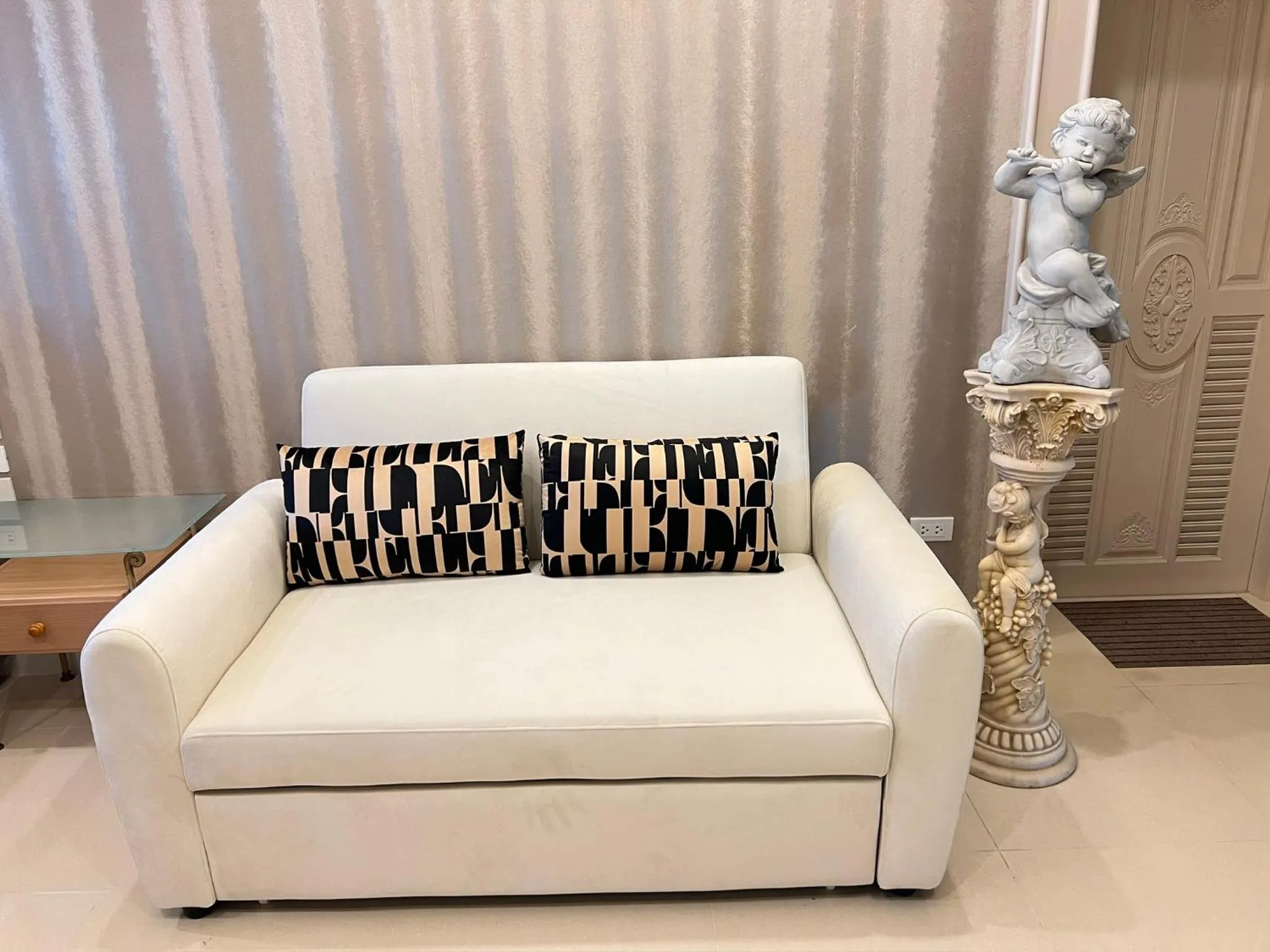 Living room in V20 Boutique Jacuzzi Hotel