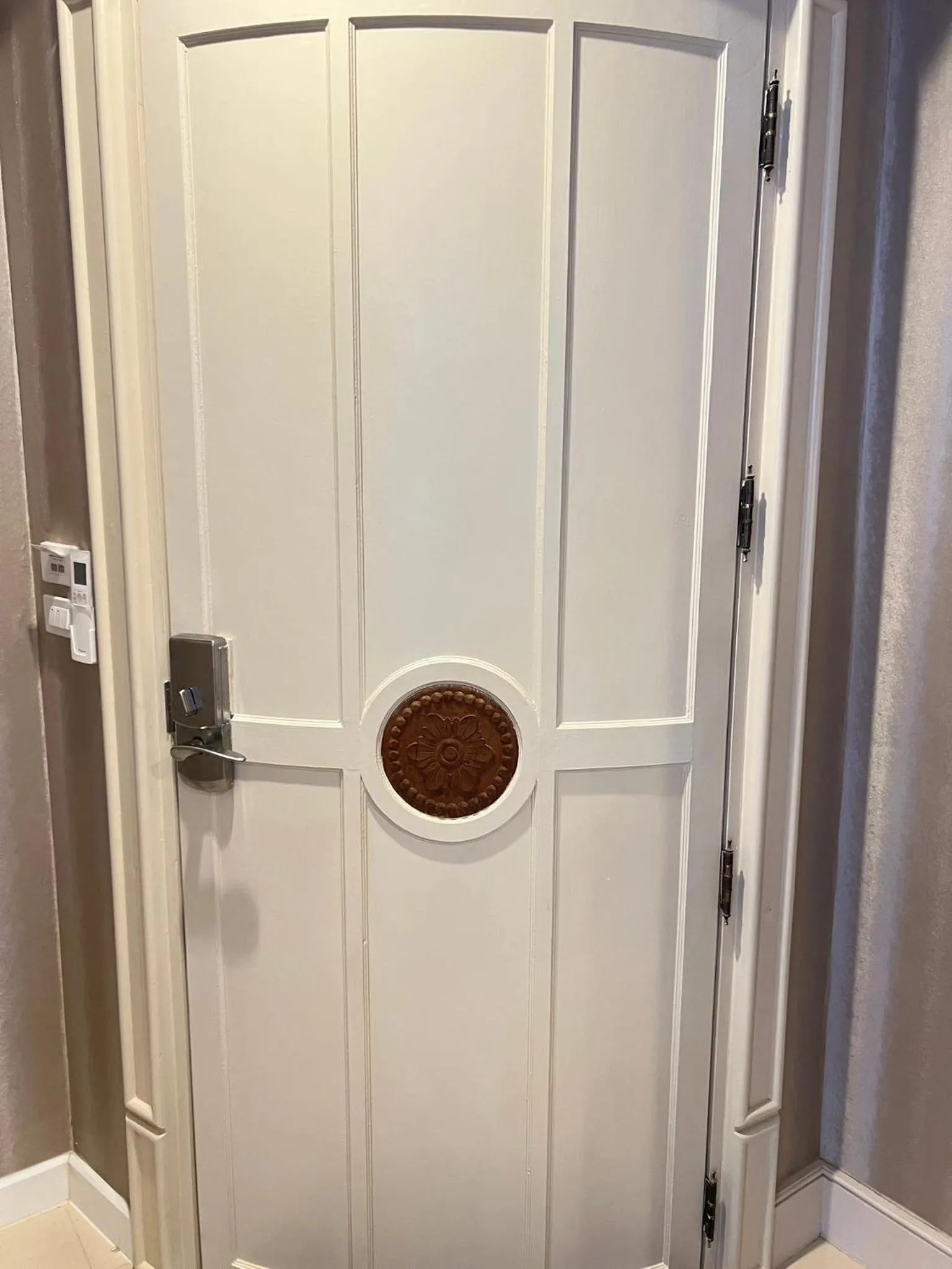 Facade/entrance in V20 Boutique Jacuzzi Hotel