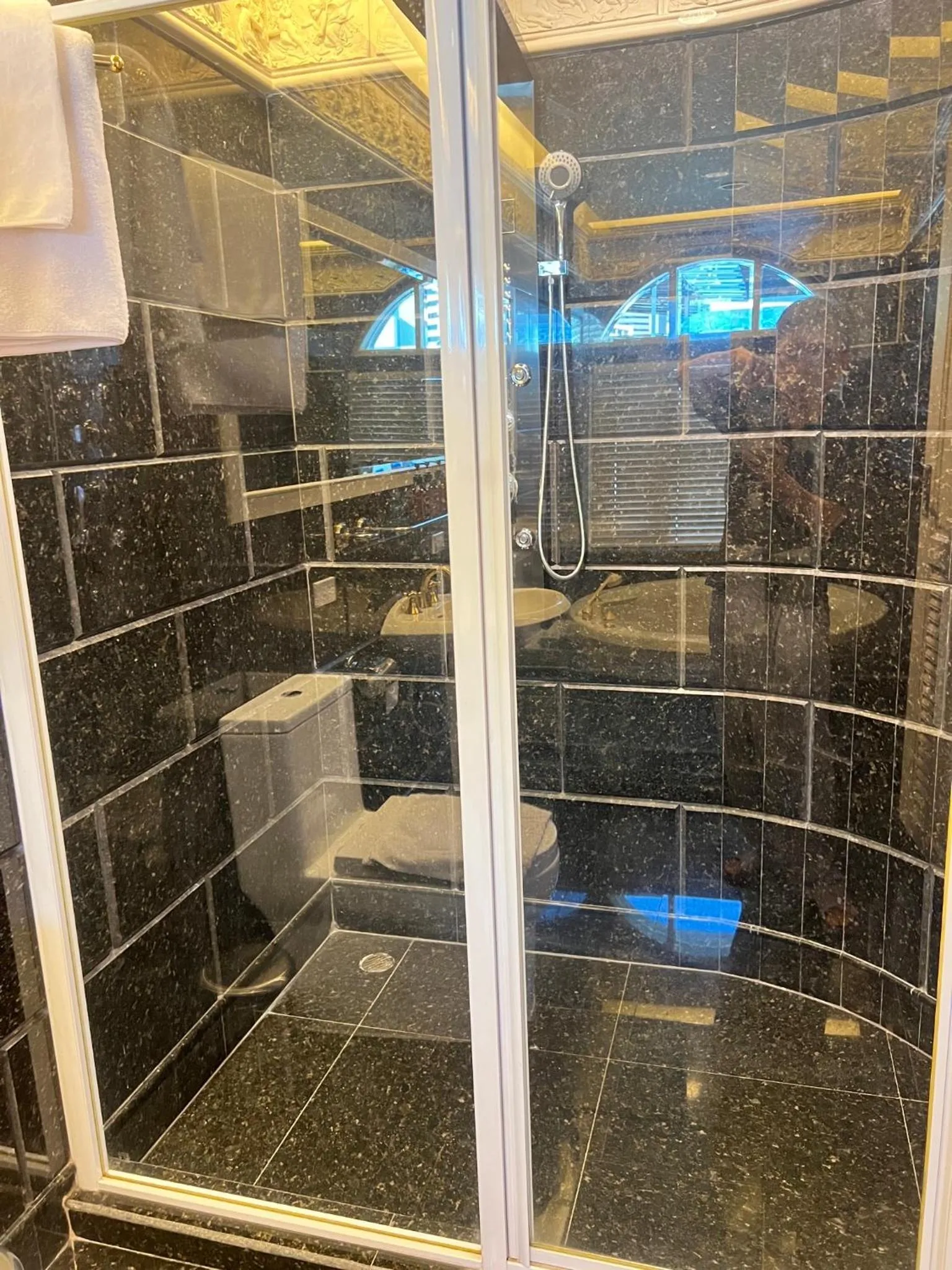 Shower in V20 Boutique Jacuzzi Hotel