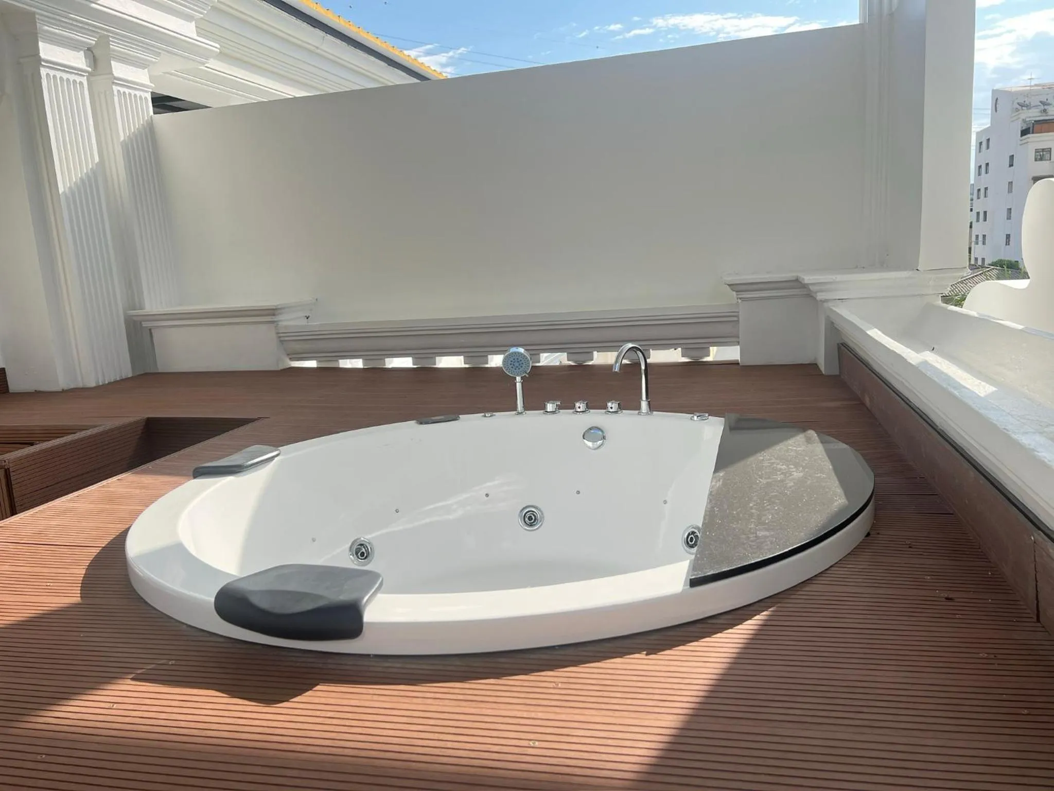 Bath in V20 Boutique Jacuzzi Hotel