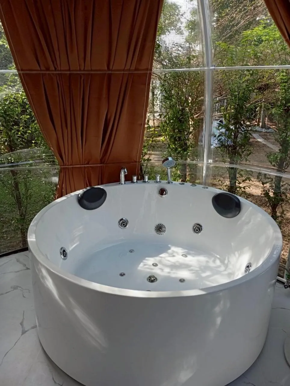 V20 Boutique Jacuzzi Hotel