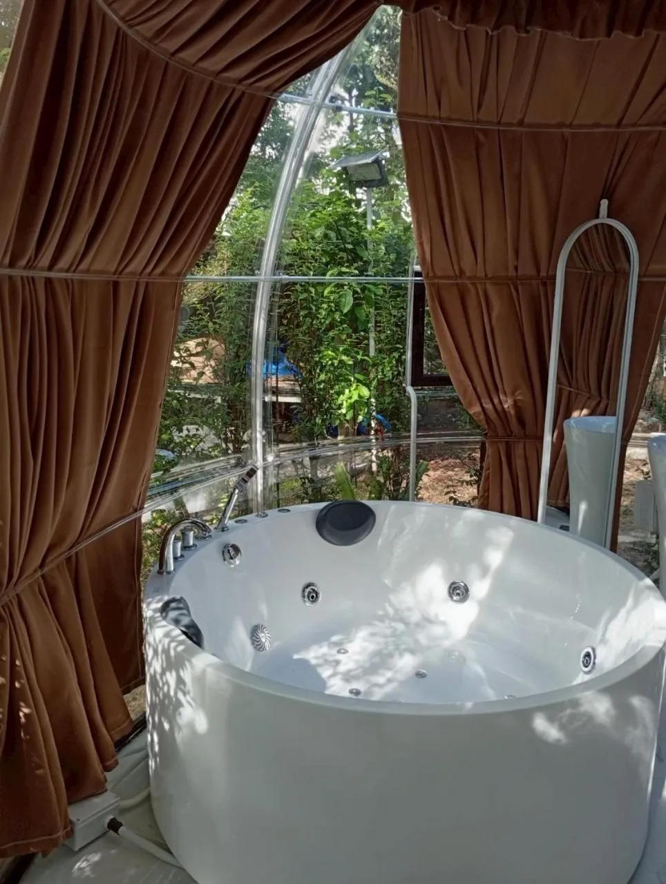 V20 Boutique Jacuzzi Hotel