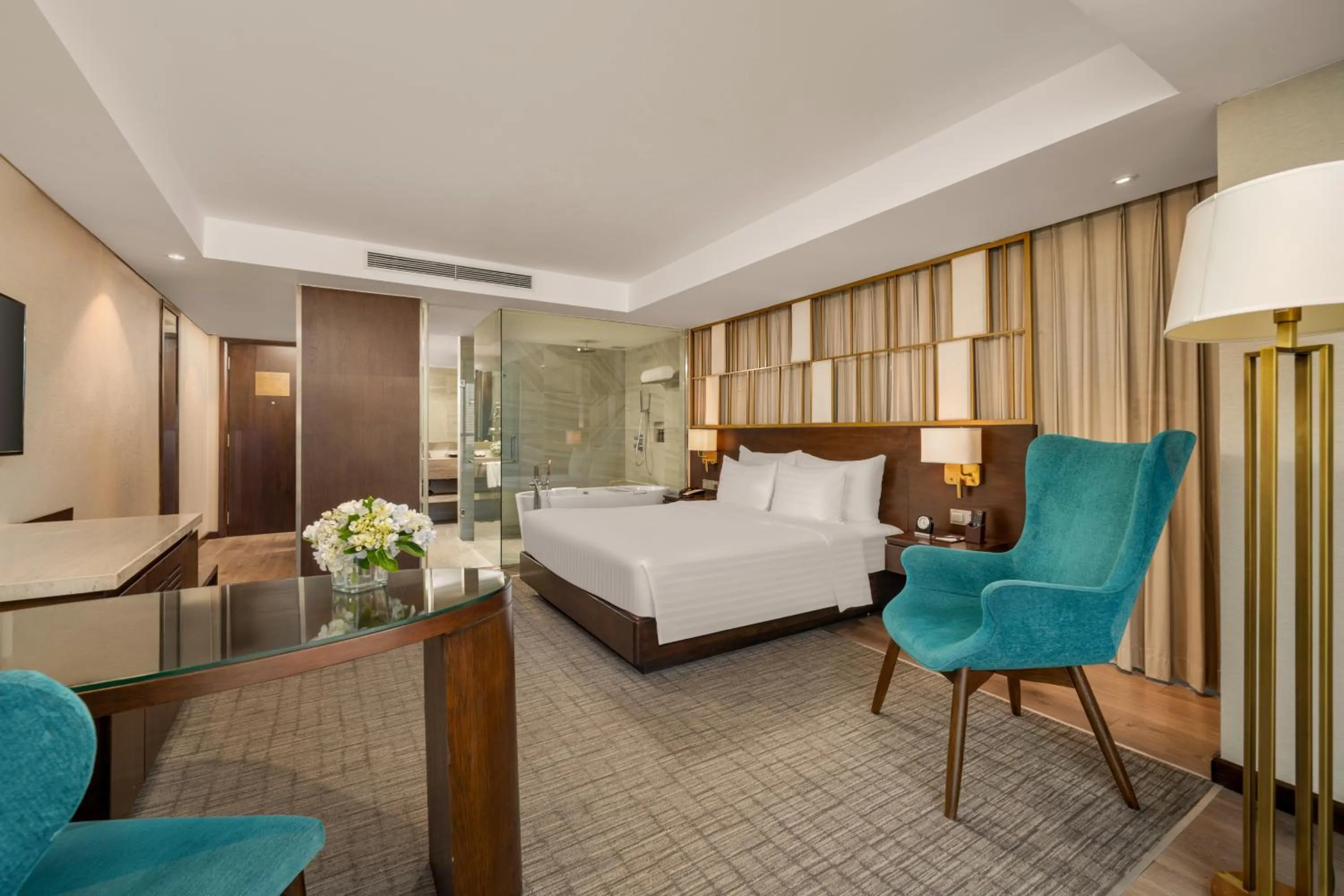 Photo of the whole room, Bed in New Orient Hotel Da Nang