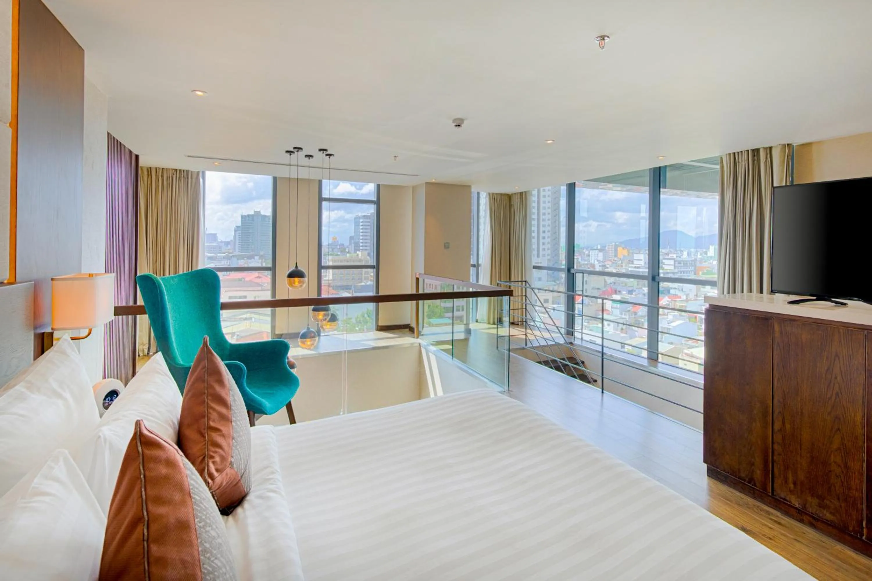 Bedroom, Bed in New Orient Hotel Da Nang