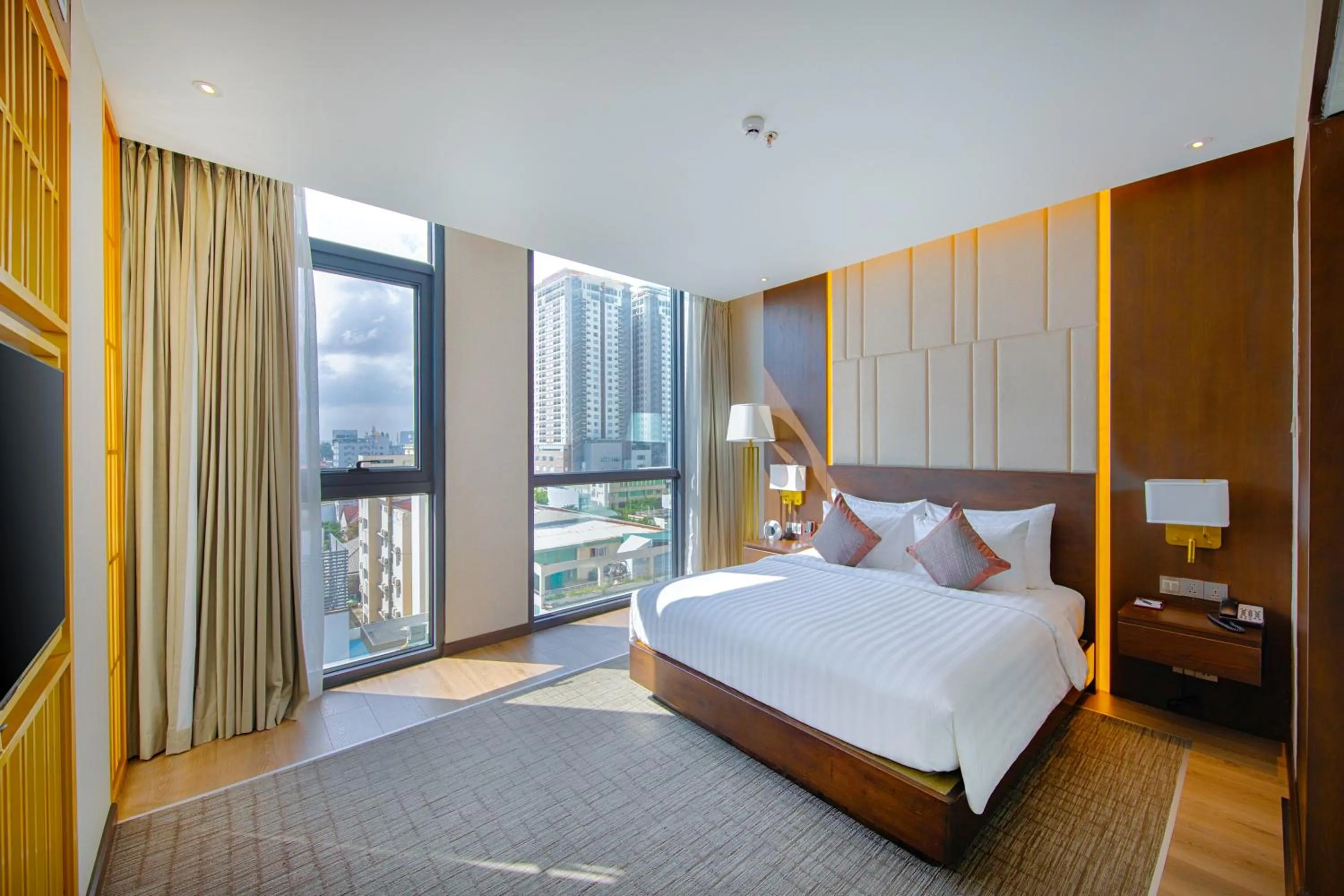 Bedroom, Bed in New Orient Hotel Da Nang