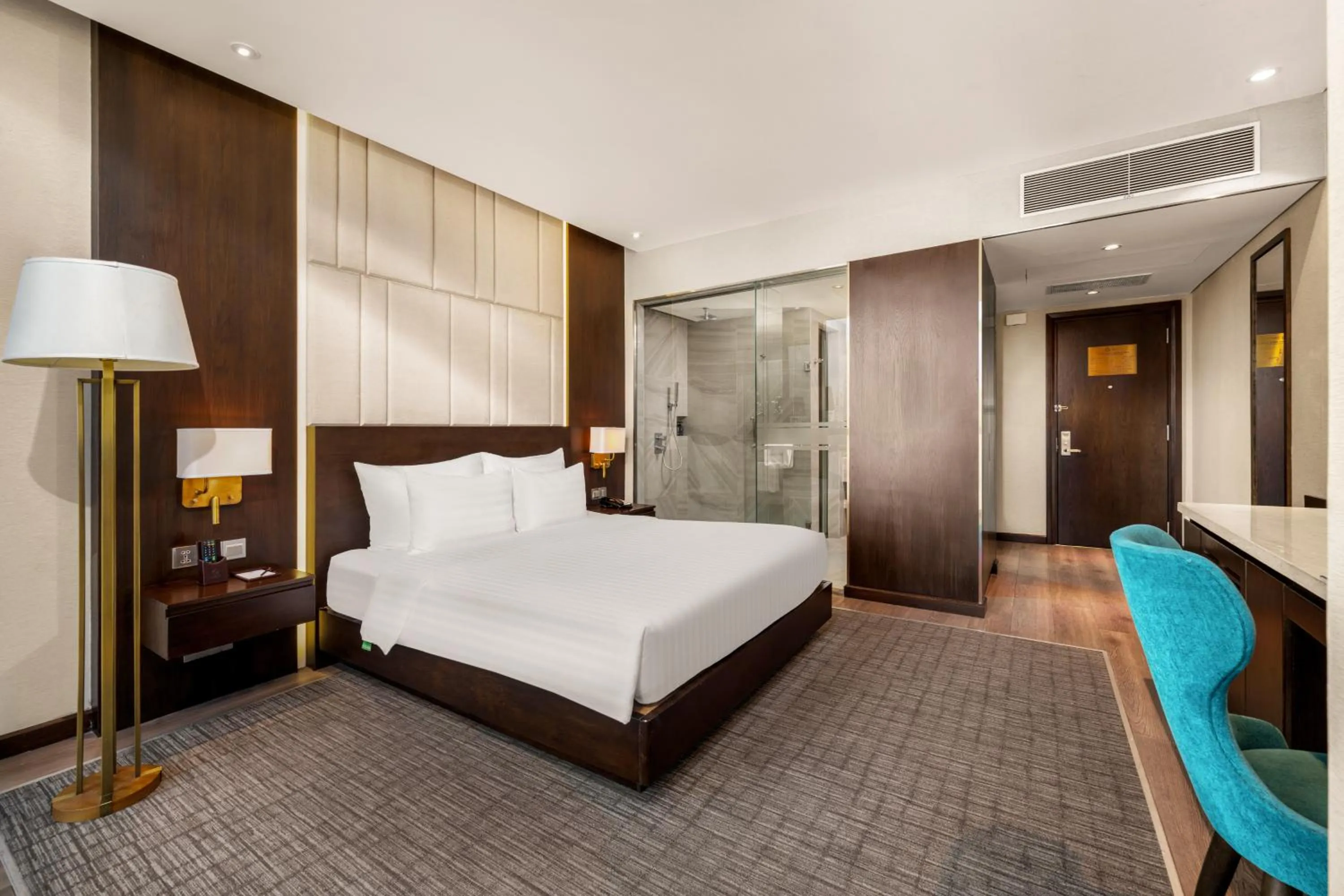 Bed in New Orient Hotel Da Nang