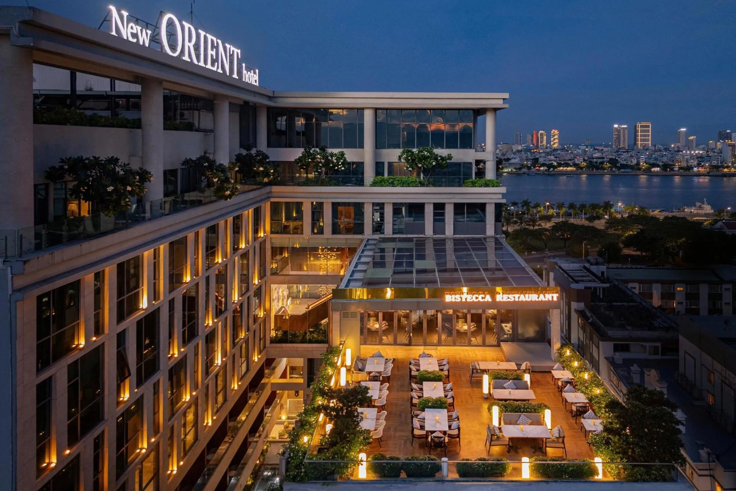 Restaurant/places to eat in New Orient Hotel Da Nang