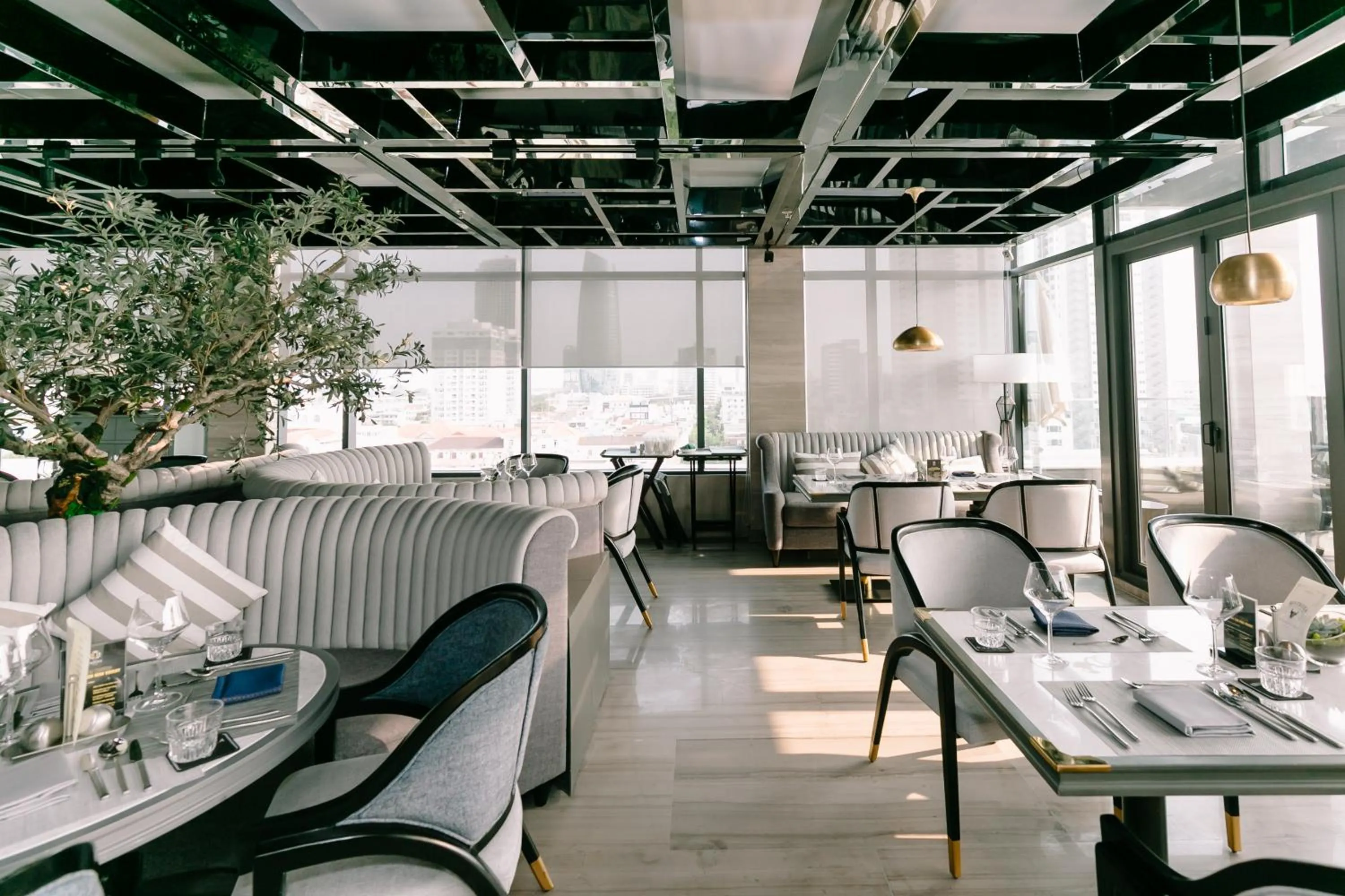 Restaurant/places to eat in New Orient Hotel Da Nang