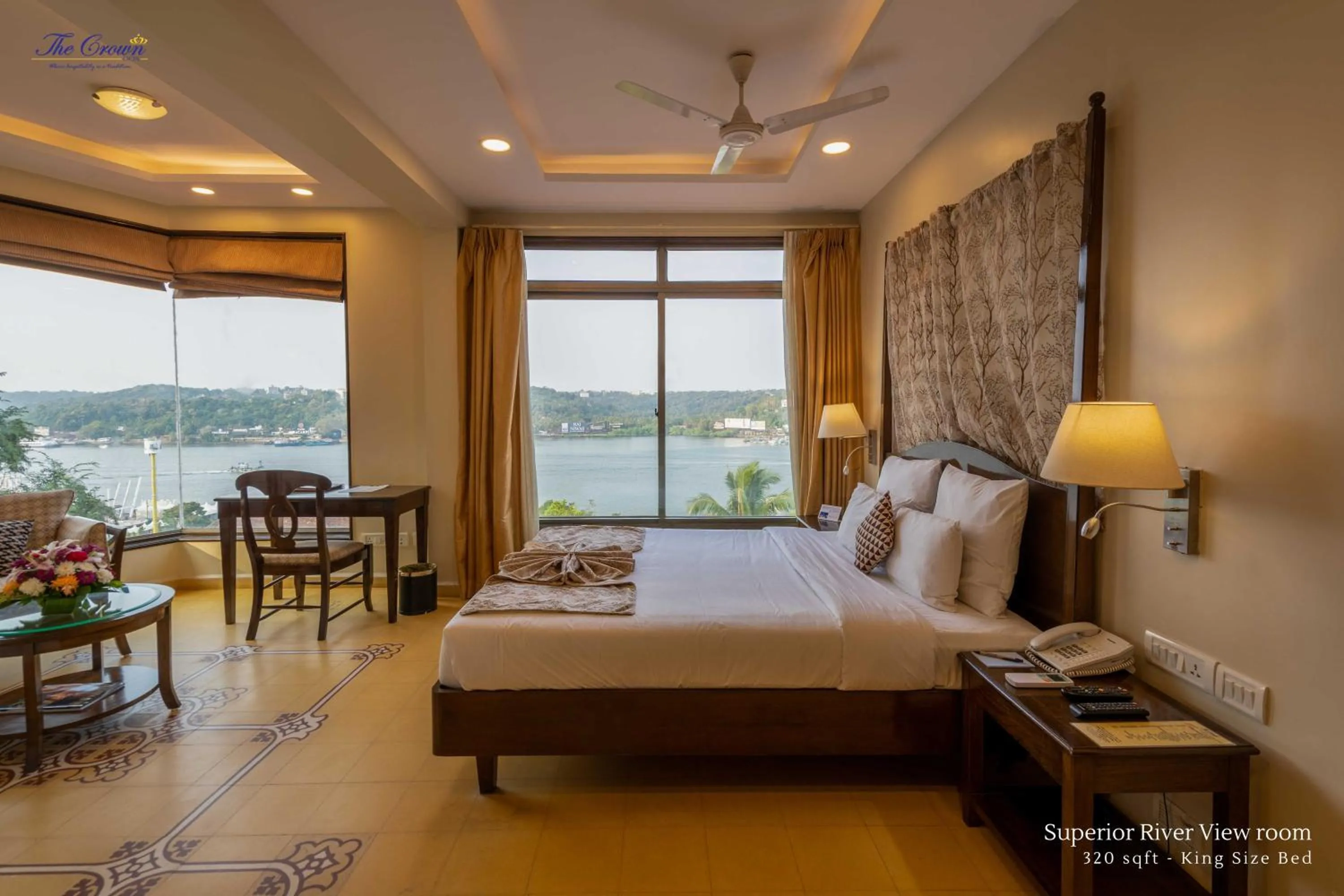 Photo of the whole room, Bed in The Crown Goa