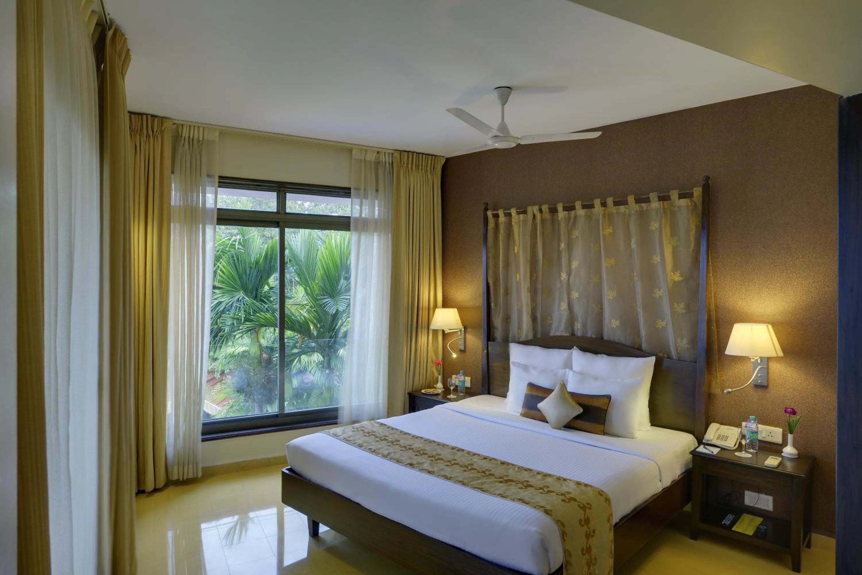 Day, Bed in The Crown Goa