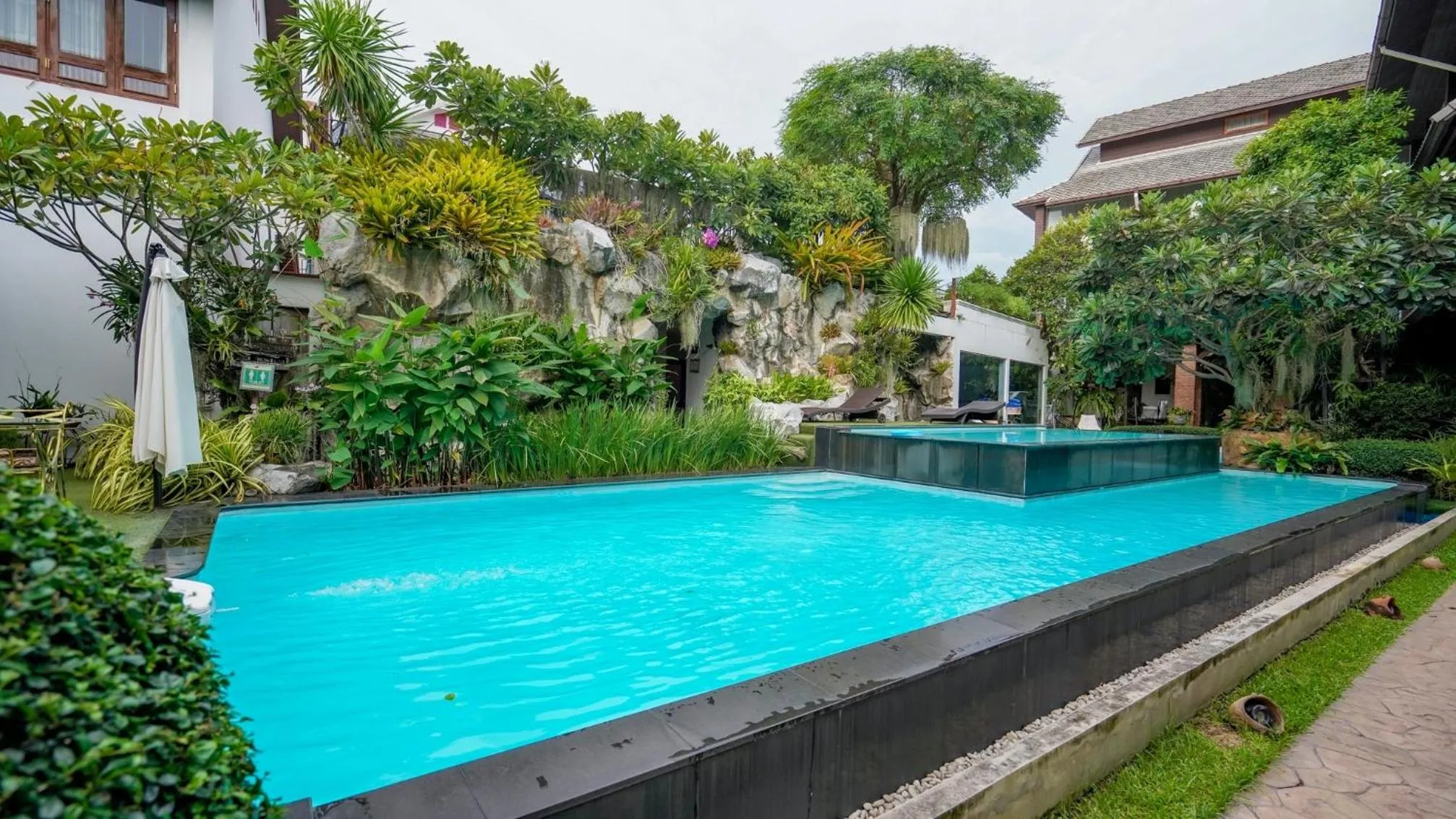 Swimming pool in Kodchasri Thani Hotel Chiangmai