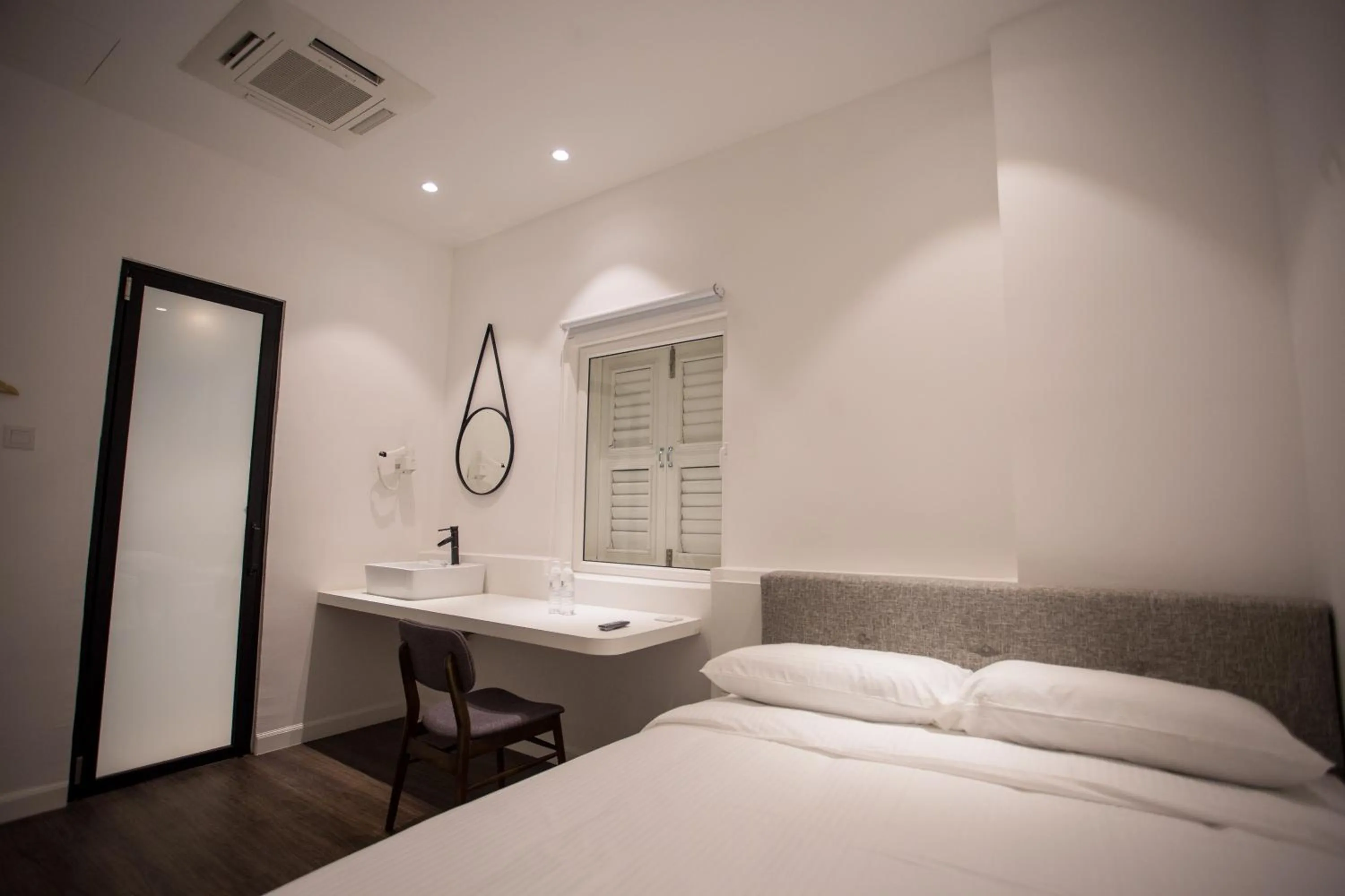 Bathroom, Bed in The Southern Boutique Hotel