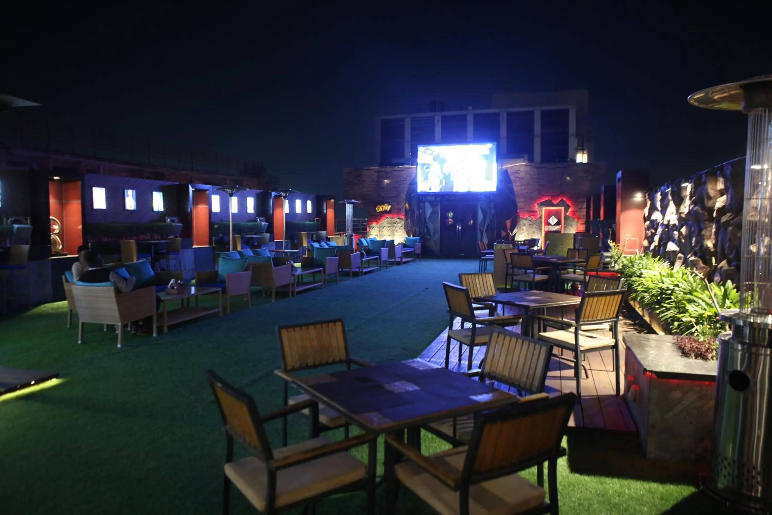 Restaurant/places to eat in Regenta Central the Crystal Kanpur,