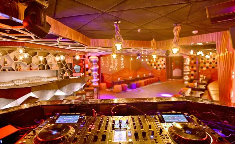 Nightclub / DJ in Regenta Central the Crystal Kanpur,
