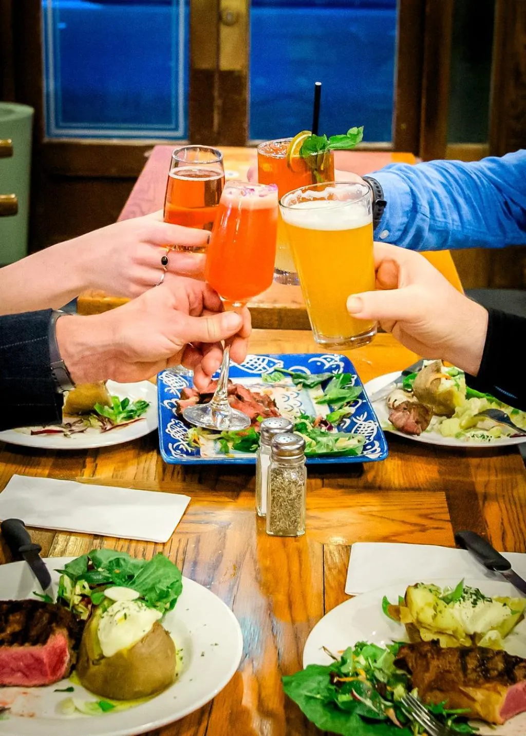 Restaurant/places to eat in The Cambridge Hotel & Backpackers